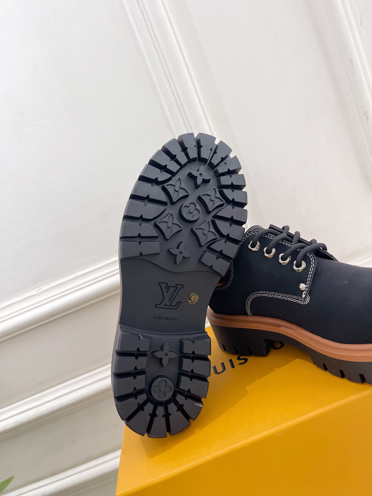 LV  | 路易威登  26𝐬𝐬 🧡💚2026秋冬新品   顶级版本⚠️ 专柜主打最新款 LV REMIX 系带德比鞋 