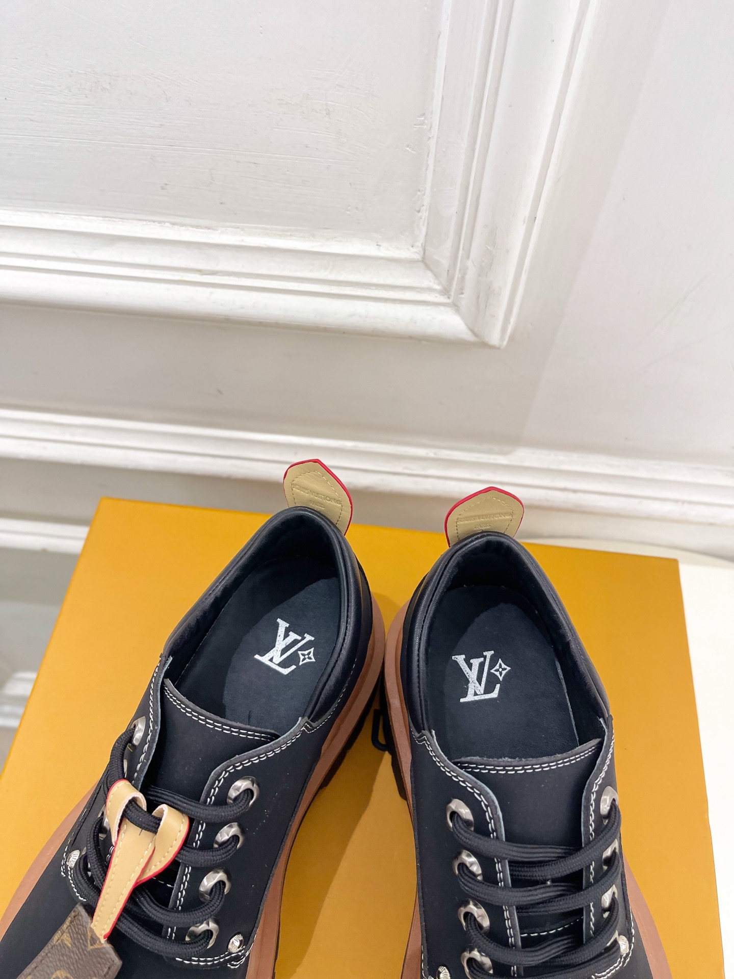 LV  | 路易威登  26𝐬𝐬 🧡💚2026秋冬新品   顶级版本⚠️ 专柜主打最新款 LV REMIX 系带德比鞋 