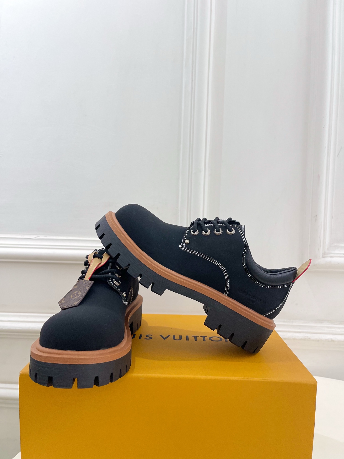 LV  | 路易威登  26𝐬𝐬 🧡💚2026秋冬新品   顶级版本⚠️ 专柜主打最新款 LV REMIX 系带德比鞋 
