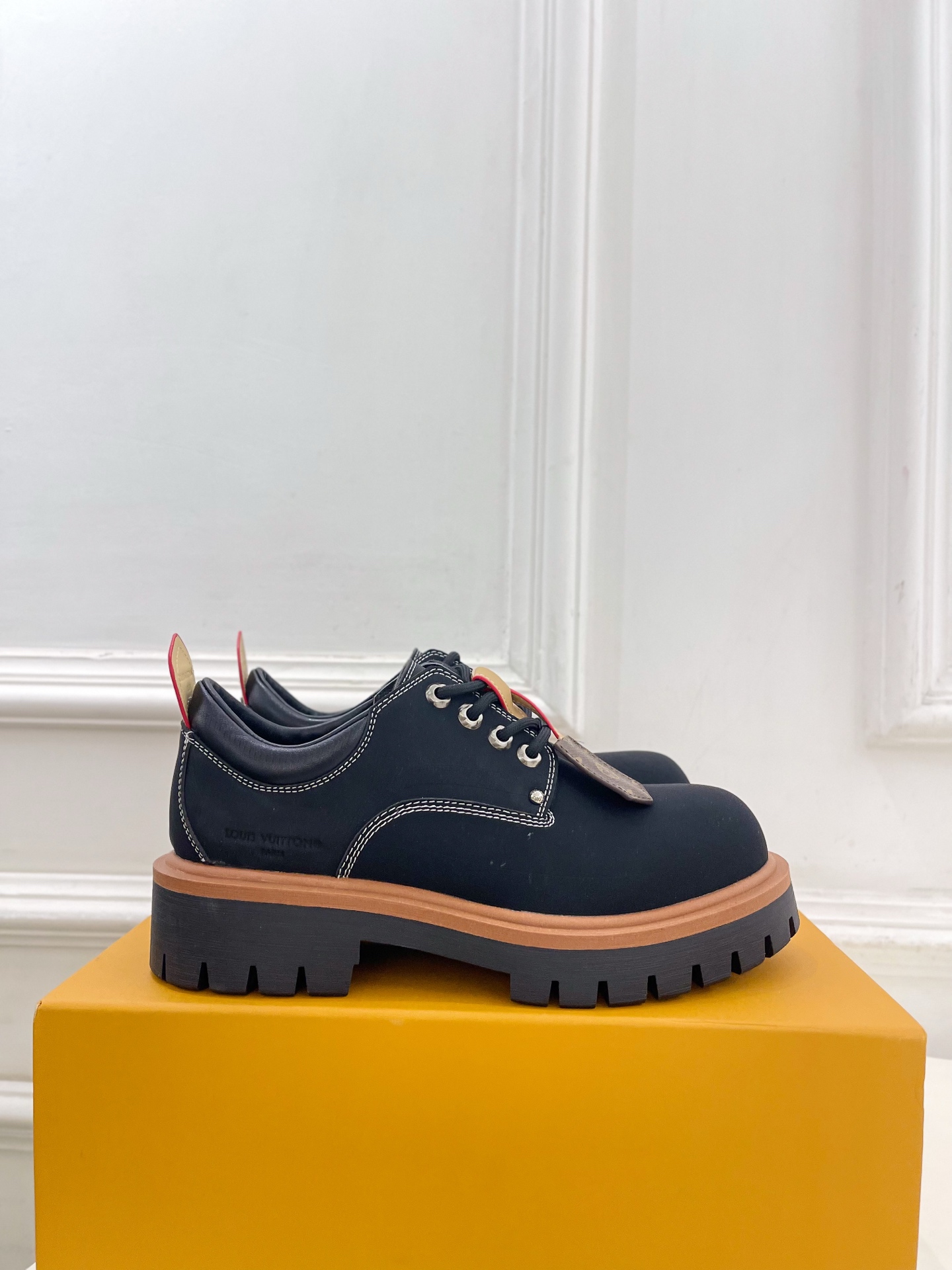 LV  | 路易威登  26𝐬𝐬 🧡💚2026秋冬新品   顶级版本⚠️ 专柜主打最新款 LV REMIX 系带德比鞋 
