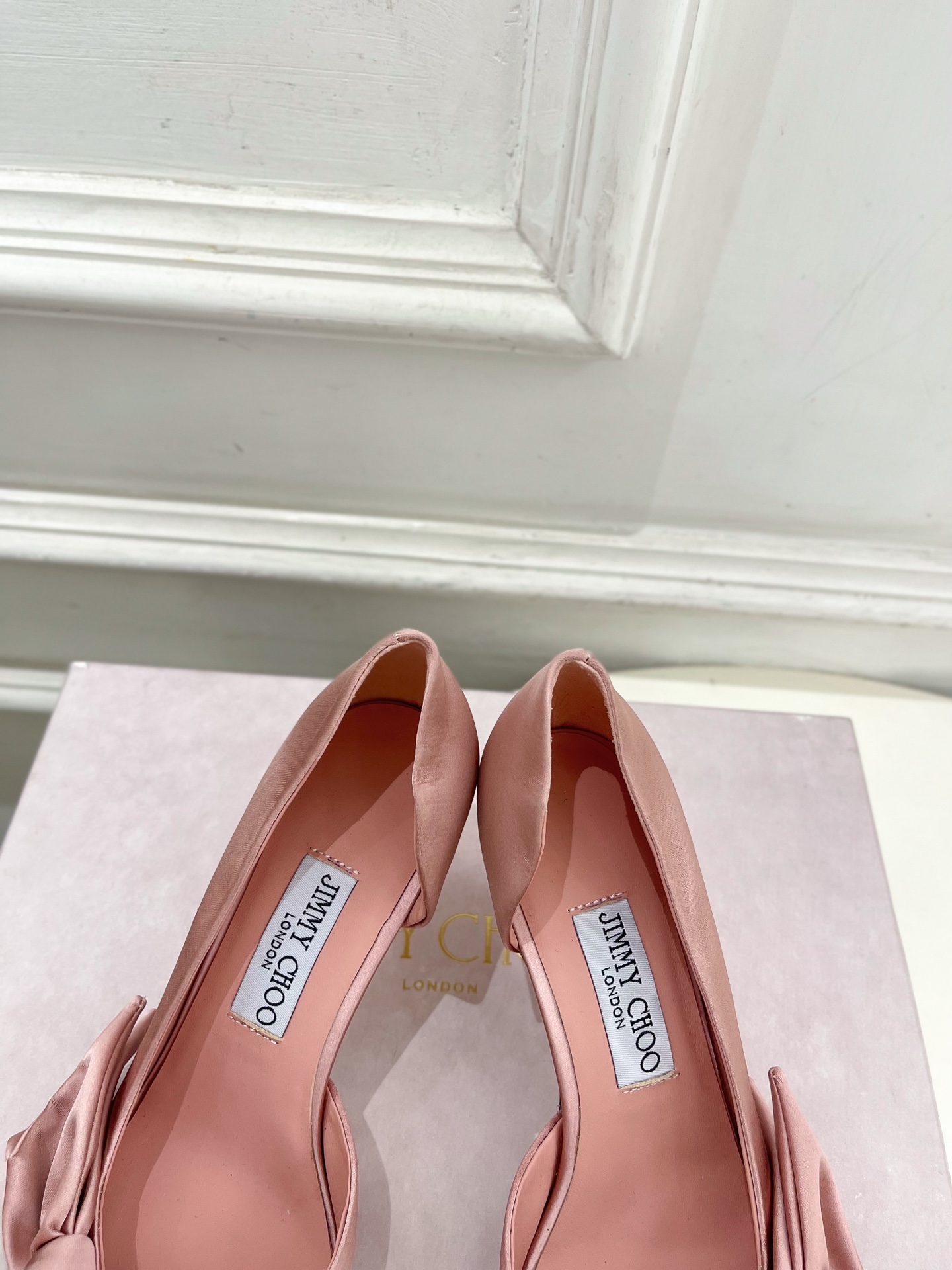 JimmyChoo 吉米周 26𝐬𝐬 ———      ✨ 2026秋冬新品 专柜最新JC尖头蝴蝶结内空高跟凉鞋  BS