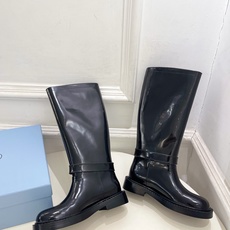 PRADA 普拉达 26𝐬𝐬 🌈2026秋冬新品 专柜走秀款 经典三角标皮带扣骑士短靴 长靴 系列〰 ◽鞋面:原版高 PRADA 普拉达 26𝐬𝐬 🌈2026秋冬新品 专柜走秀款 经典三角标皮带扣骑士短靴 长靴 系列〰 ◽鞋面:原版高