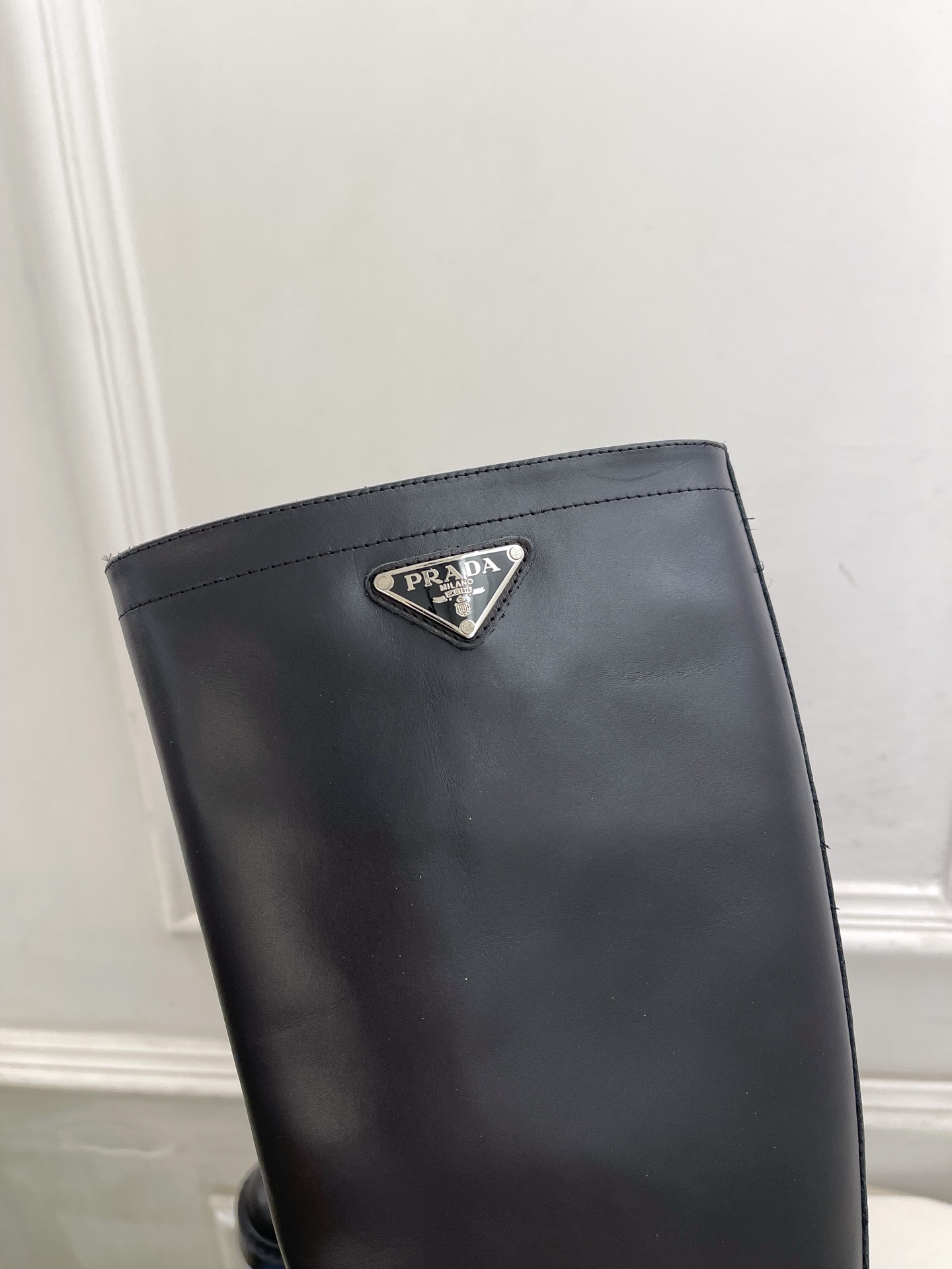 PRADA 普拉达  26𝐬𝐬  🌈2026秋冬新品 专柜走秀款 经典三角标皮带扣骑士短靴 长靴 系列〰 ◽鞋面：原版高