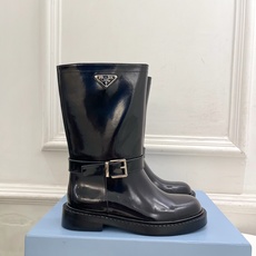 PRADA 普拉达 26𝐬𝐬 🌈2026秋冬新品 专柜走秀款 经典三角标皮带扣骑士短靴 长靴 系列〰 ◽鞋面:原版高 PRADA 普拉达 26𝐬𝐬 🌈2026秋冬新品 专柜走秀款 经典三角标皮带扣骑士短靴 长靴 系列〰 ◽鞋面:原版高