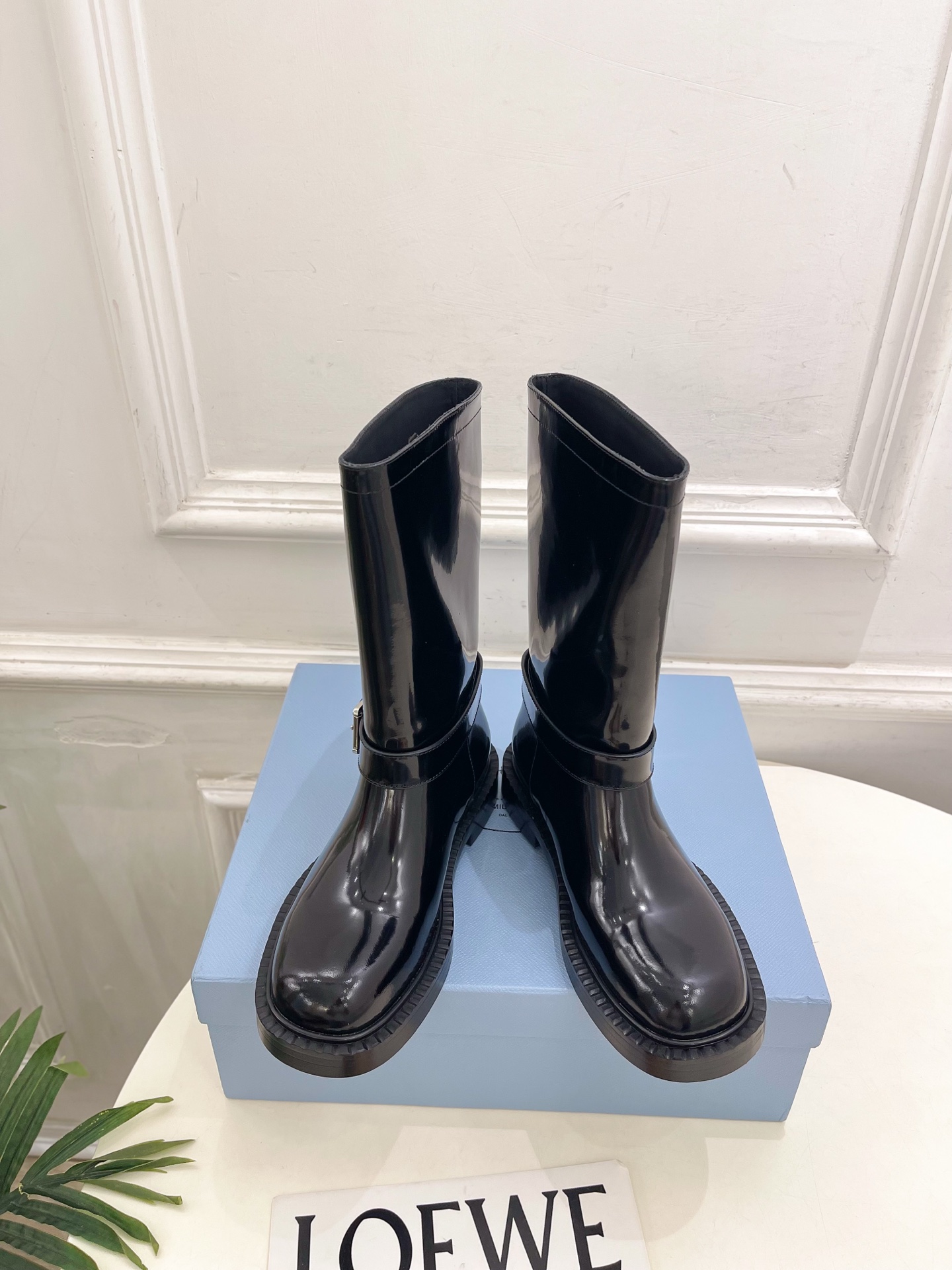 PRADA 普拉达 26𝐬𝐬 🌈2026秋冬新品 专柜走秀款 经典三角标皮带扣骑士短靴 长靴 系列〰 ◽鞋面:原版高 PRADA 普拉达 26𝐬𝐬 🌈2026秋冬新品 专柜走秀款 经典三角标皮带扣骑士短靴 长靴 系列〰 ◽鞋面:原版高