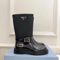 PRADA 普拉达 26𝐬𝐬 🌈2026秋冬新品 专柜走秀款 经典三角标皮带扣骑士短靴 长靴 系列〰 ◽鞋面:原版高 PRADA 普拉达 26𝐬𝐬 🌈2026秋冬新品 专柜走秀款 经典三角标皮带扣骑士短靴 长靴 系列〰 ◽鞋面:原版高