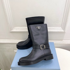 PRADA 普拉达 26𝐬𝐬 🌈2026秋冬新品 专柜走秀款 经典三角标皮带扣骑士短靴 长靴 系列〰 ◽鞋面:原版高 PRADA 普拉达 26𝐬𝐬 🌈2026秋冬新品 专柜走秀款 经典三角标皮带扣骑士短靴 长靴 系列〰 ◽鞋面:原版高
