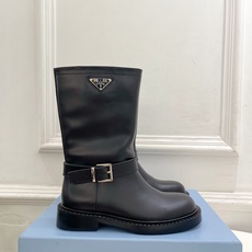 PRADA 普拉达 26𝐬𝐬 🌈2026秋冬新品 专柜走秀款 经典三角标皮带扣骑士短靴 长靴 系列〰 ◽鞋面:原版高 PRADA 普拉达 26𝐬𝐬 🌈2026秋冬新品 专柜走秀款 经典三角标皮带扣骑士短靴 长靴 系列〰 ◽鞋面:原版高