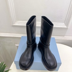 PRADA 普拉达 26𝐬𝐬 🌈2026秋冬新品 专柜走秀款 经典三角标皮带扣骑士短靴 长靴 系列〰 ◽鞋面:原版高 PRADA 普拉达 26𝐬𝐬 🌈2026秋冬新品 专柜走秀款 经典三角标皮带扣骑士短靴 长靴 系列〰 ◽鞋面:原版高
