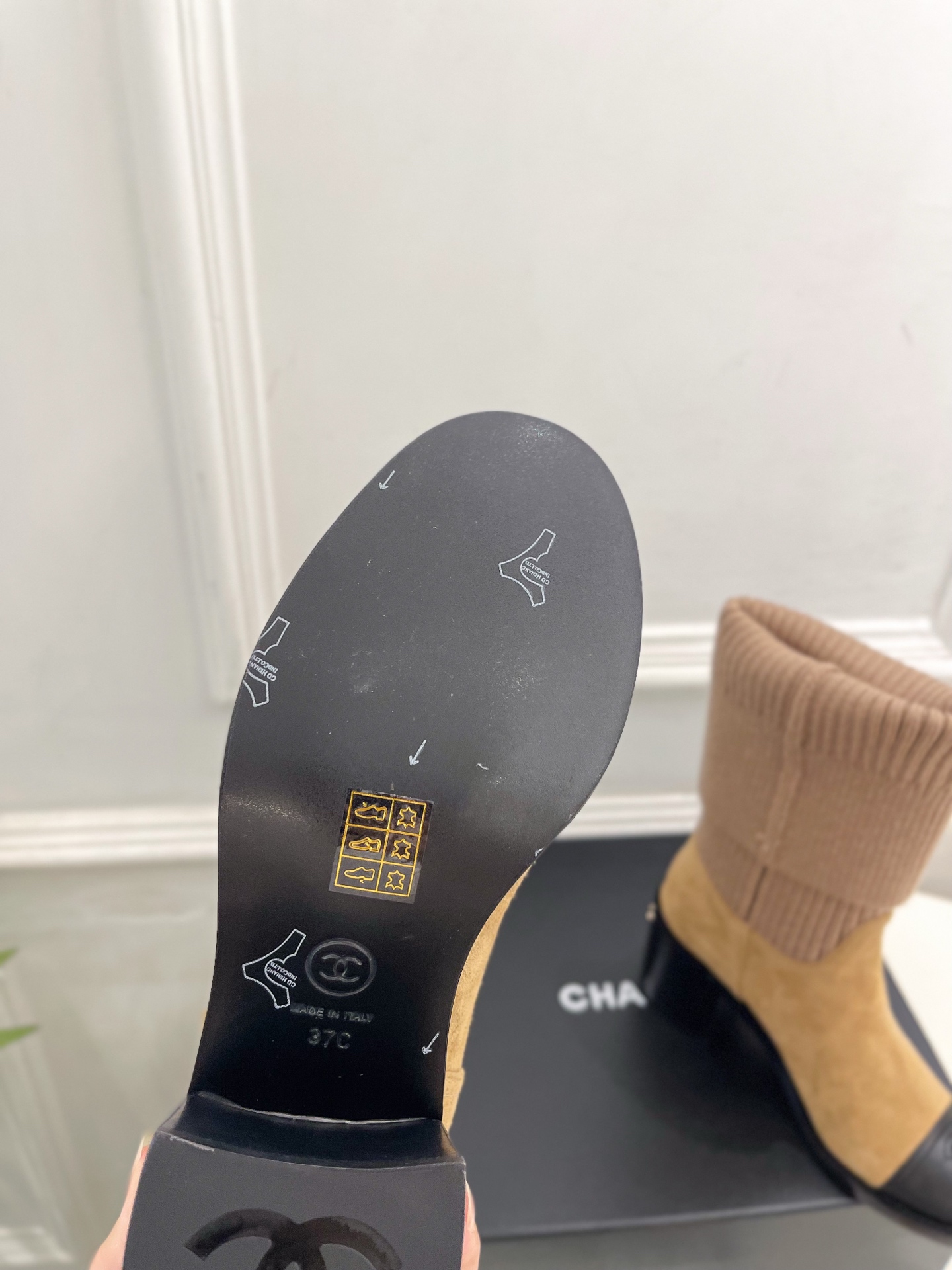 𝐂𝐇𝐀𝐍𝐄𝐋  | 小香  26𝐬𝐬  🦋2026 秋冬新品 专柜经典走秀款 小香双C拼色粗跟袜子靴 系列上新〰 🍬 B