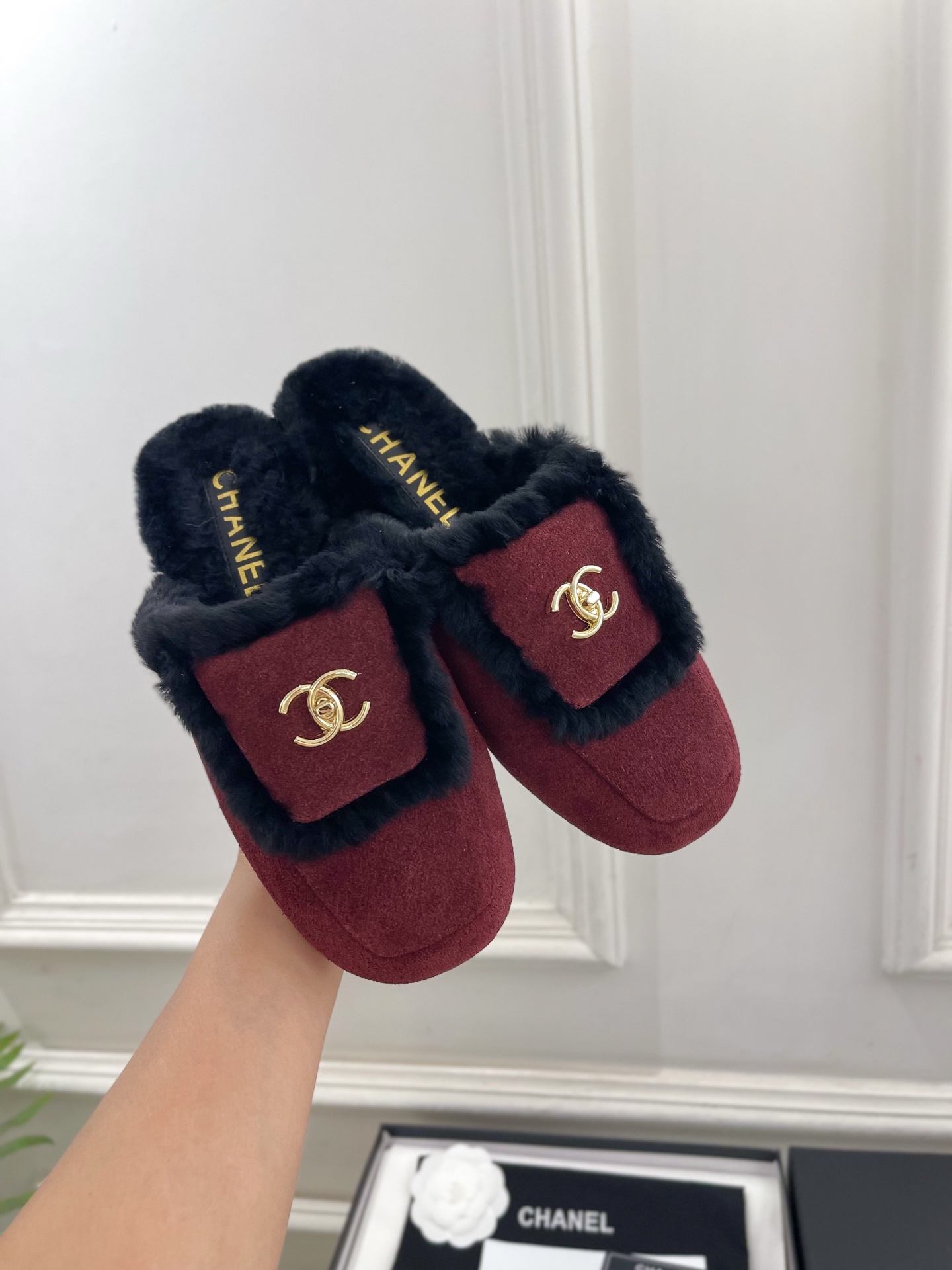 𝐂𝐇𝐀𝐍𝐄𝐋  | 小香  26𝐬𝐬  🦋2026 秋冬新品 专柜经典走秀款 小香双C翻盖书包扣包头穆勒毛拖 系列上新〰