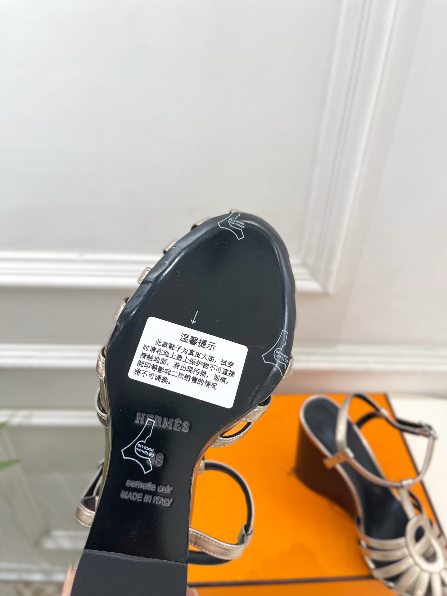 🐎𝐇𝐄𝐑𝐌𝐄* 爱玛仕 26𝐬𝐬  🌈2026新品 专柜新款 爱马仕坡跟罗马凉鞋 系列〰 ◽鞋面：原版特定制牛皮/麂皮 