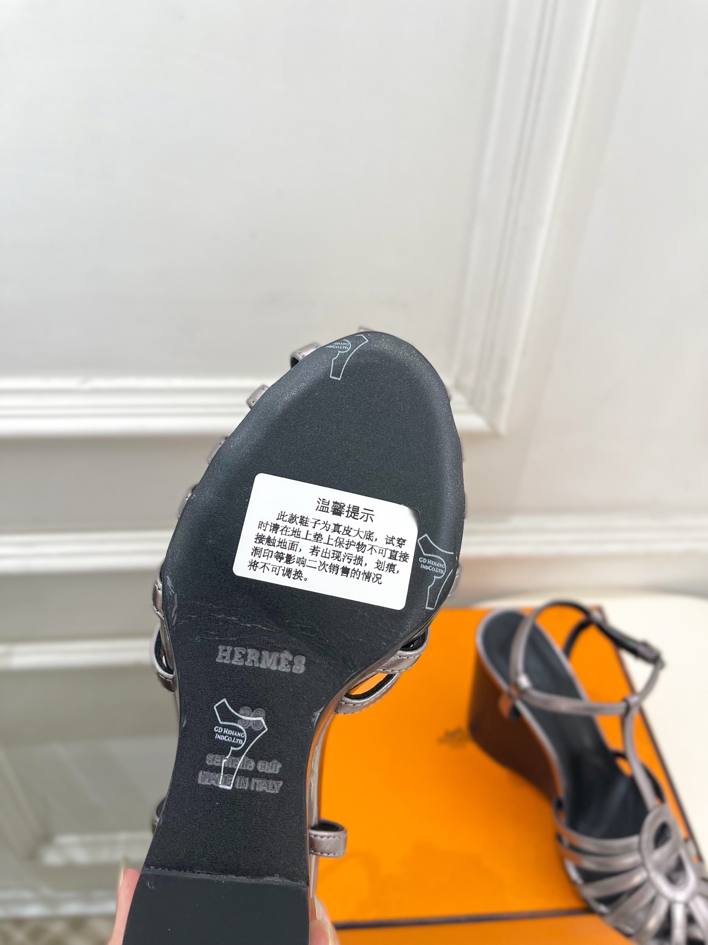 🐎𝐇𝐄𝐑𝐌𝐄* 爱玛仕 26𝐬𝐬  🌈2026新品 专柜新款 爱马仕坡跟罗马凉鞋 系列〰 ◽鞋面：原版特定制牛皮/麂皮 