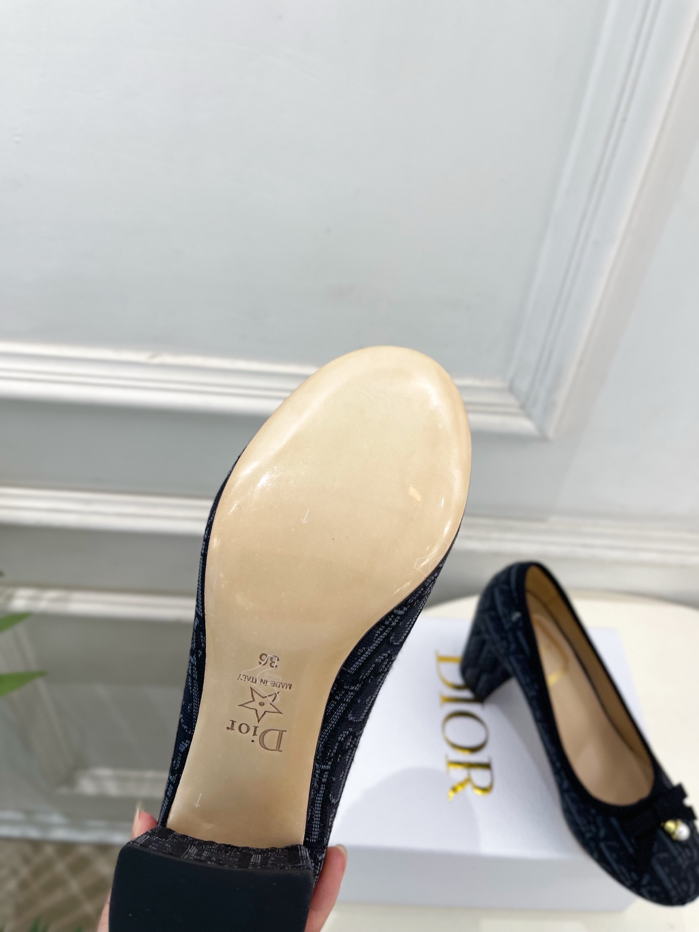 Dior |  迪奥  26𝐬𝐬  🧡💚2026秋冬新品 顶级版本⚠️ 专柜主打新款 J'Adio蝴蝶结珍珠高跟单鞋 硬