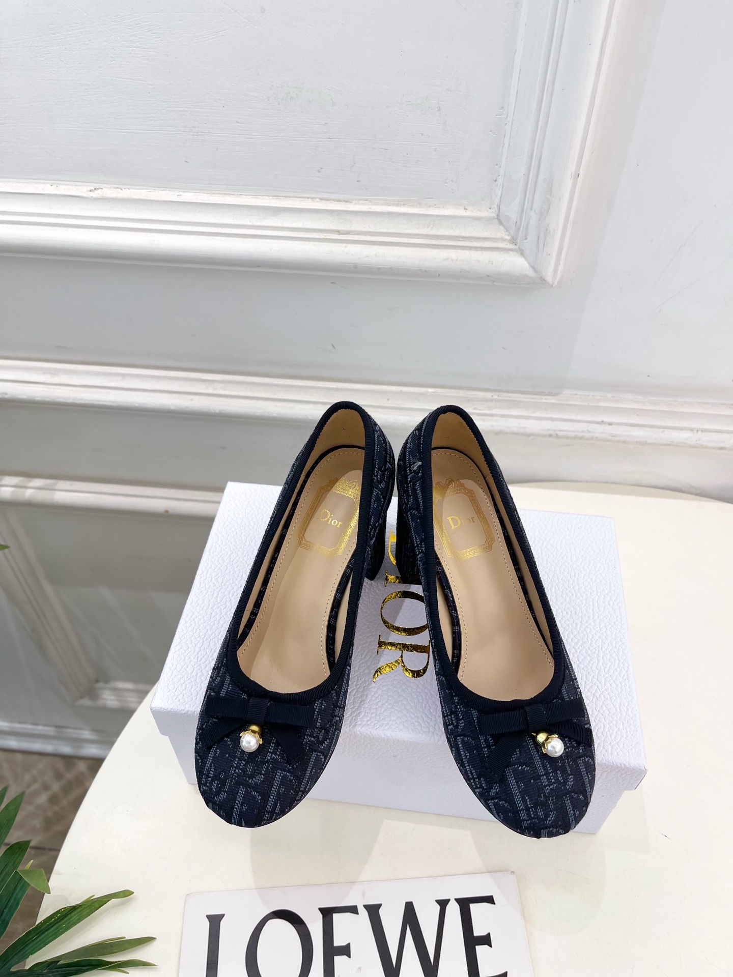 Dior | 迪奥 26𝐬𝐬 🧡💚2026秋冬新品 顶级版本⚠️ 专柜主打新款 J'Adio蝴蝶结珍珠高跟单鞋 硬 Dior | 迪奥 26𝐬𝐬 🧡💚2026秋冬新品 顶级版本⚠️ 专柜主打新款 J'Adio蝴蝶结珍珠高跟单鞋 硬
