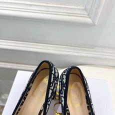 Dior | 迪奥 26𝐬𝐬 🧡💚2026秋冬新品 顶级版本⚠️ 专柜主打新款 J'Adio蝴蝶结珍珠高跟单鞋 硬 Dior | 迪奥 26𝐬𝐬 🧡💚2026秋冬新品 顶级版本⚠️ 专柜主打新款 J'Adio蝴蝶结珍珠高跟单鞋 硬