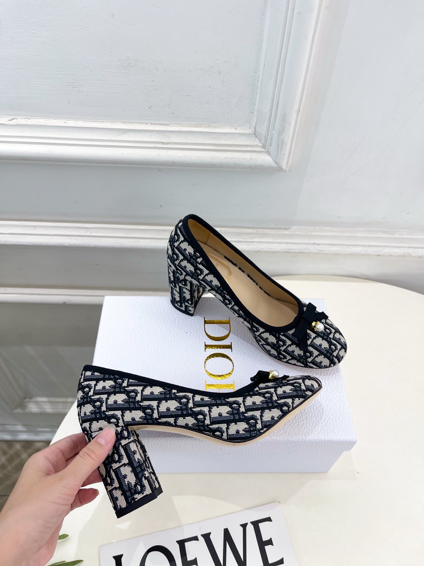 Dior | 迪奥 26𝐬𝐬 🧡💚2026秋冬新品 顶级版本⚠️ 专柜主打新款 J'Adio蝴蝶结珍珠高跟单鞋 硬 Dior | 迪奥 26𝐬𝐬 🧡💚2026秋冬新品 顶级版本⚠️ 专柜主打新款 J'Adio蝴蝶结珍珠高跟单鞋 硬