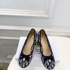 Dior | 迪奥 26𝐬𝐬 🧡💚2026秋冬新品 顶级版本⚠️ 专柜主打新款 J'Adio蝴蝶结珍珠高跟单鞋 硬 Dior | 迪奥 26𝐬𝐬 🧡💚2026秋冬新品 顶级版本⚠️ 专柜主打新款 J'Adio蝴蝶结珍珠高跟单鞋 硬