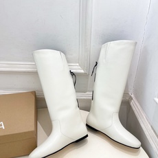 MIISTA 2026秋冬新品 极简一脚蹬后绑带高筒骑士靴 ————————— 作为这两年最受欢迎的设计师牌,设计简单、 MIISTA 2026秋冬新品 极简一脚蹬后绑带高筒骑士靴 ————————— 作为这两年最受欢迎的设计师牌,设计简单、