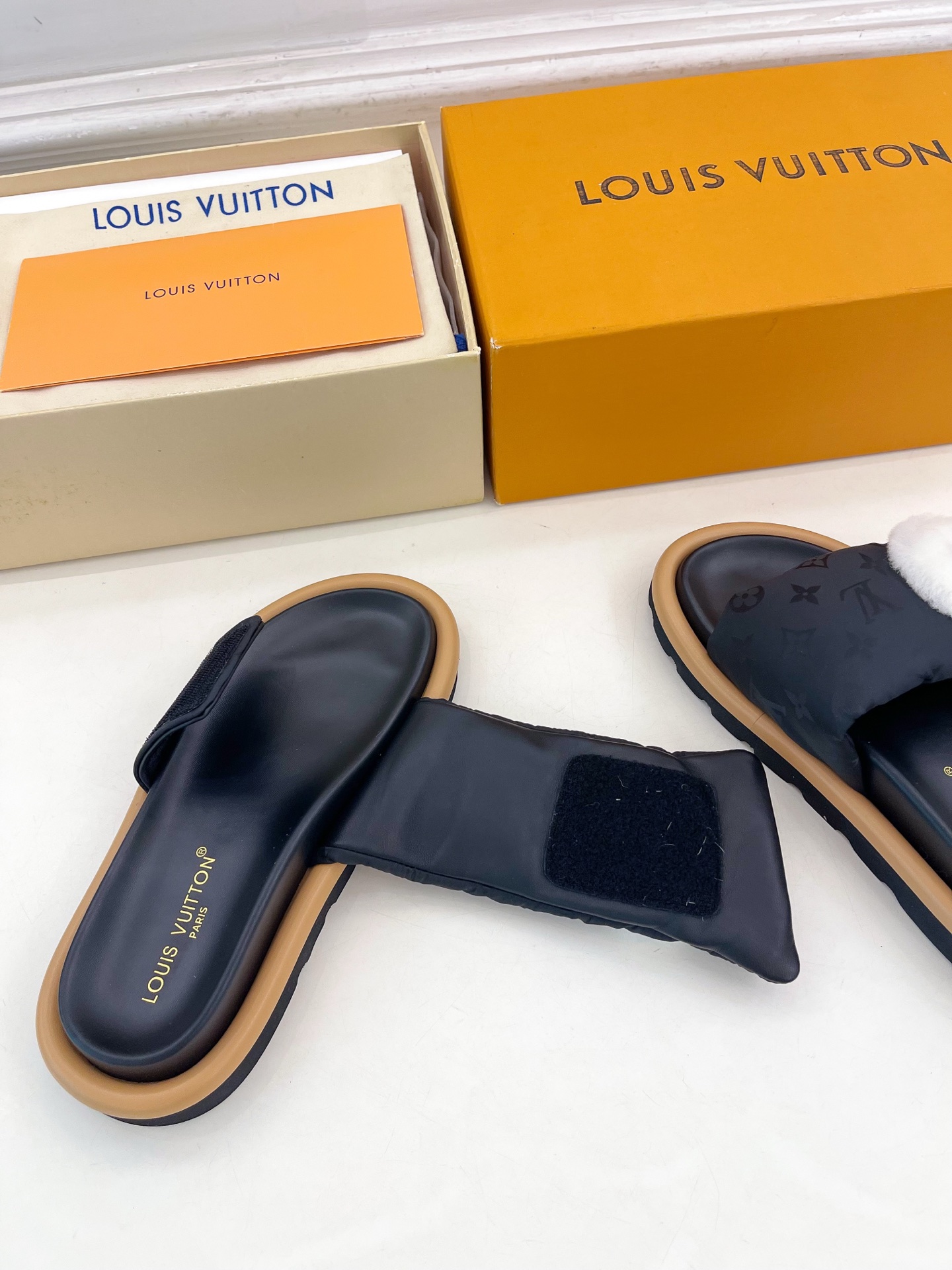 LV  | 路易威登   26𝐬𝐬  🧡💚2026新品   顶级版本⚠️ 专柜主打最新款LV 老花限定熊猫魔术贴羽绒拖鞋