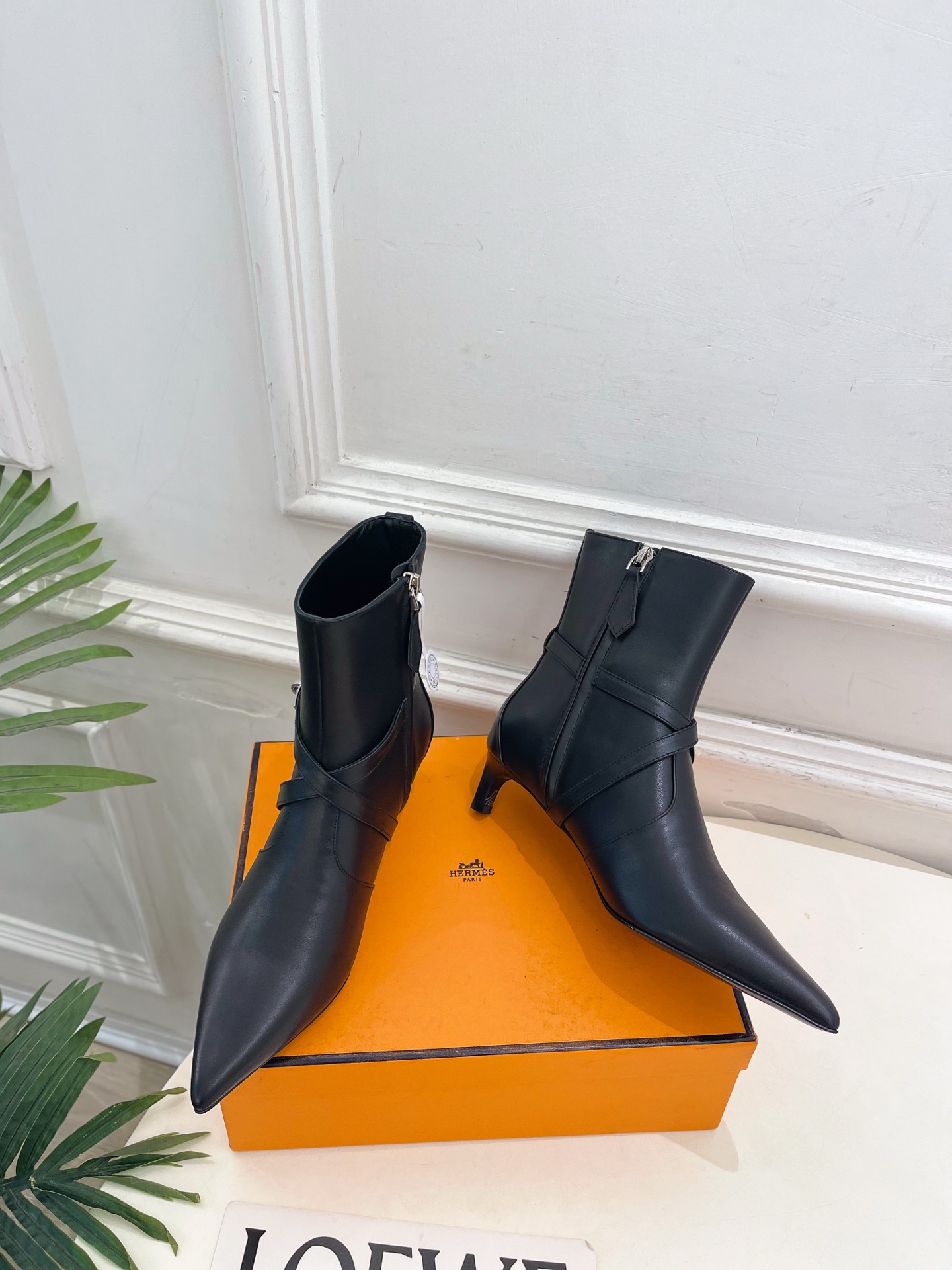 🐎𝐇𝐄𝐑𝐌𝐄* 爱玛仕 26𝐬𝐬  🌈专柜新款 2026秋冬新品 经典Kelly扣尖头侧拉链猫跟及踝靴 系列〰 ◽鞋面：