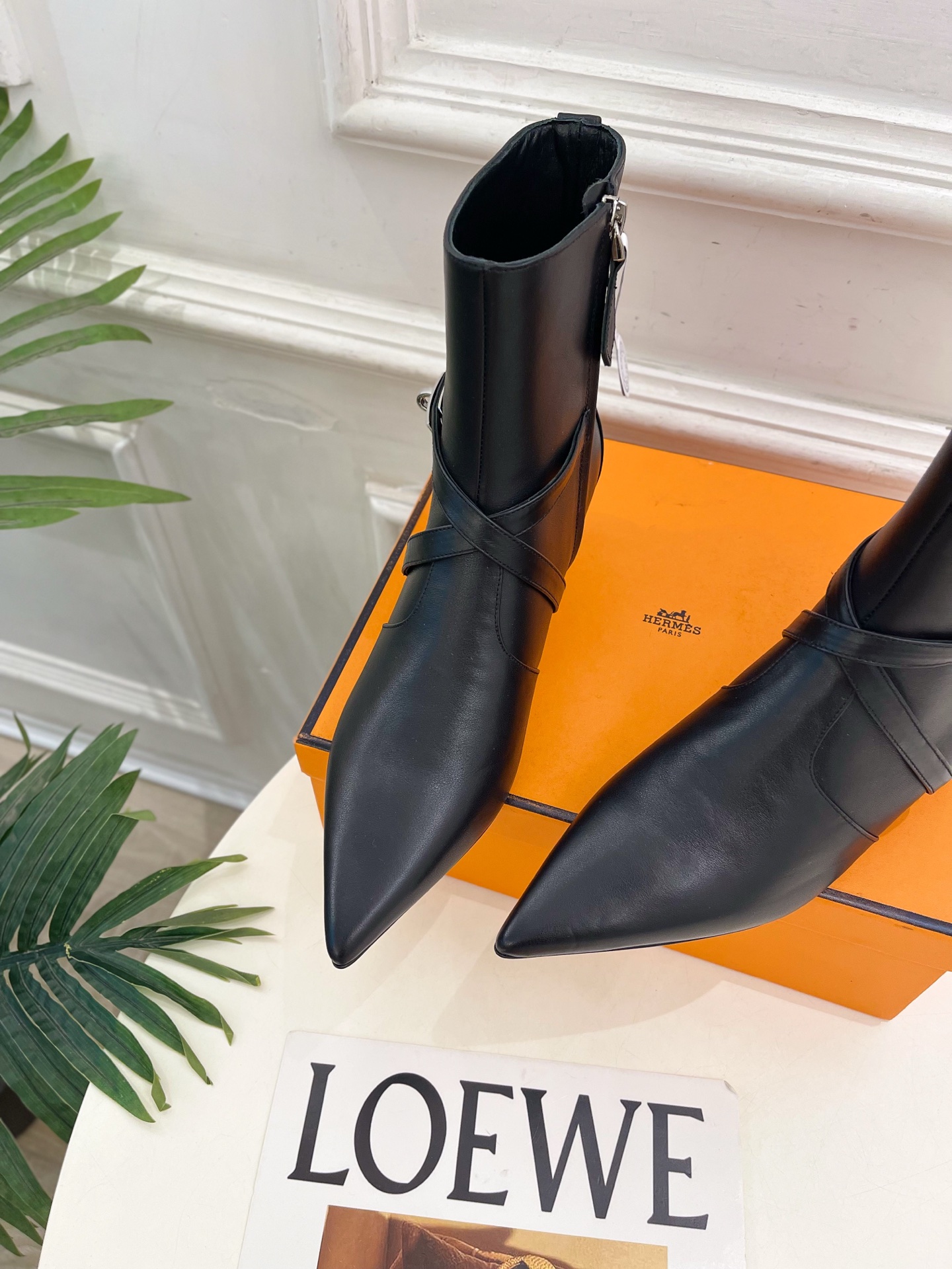 🐎𝐇𝐄𝐑𝐌𝐄* 爱玛仕 26𝐬𝐬  🌈专柜新款 2026秋冬新品 经典Kelly扣尖头侧拉链猫跟及踝靴 系列〰 ◽鞋面：