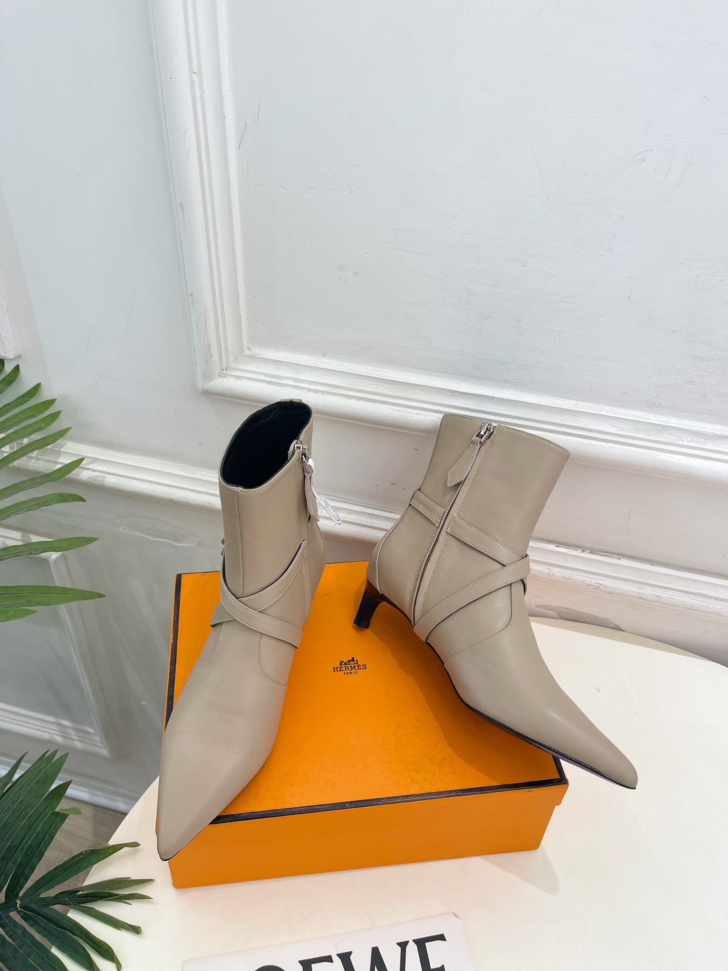 🐎𝐇𝐄𝐑𝐌𝐄* 爱玛仕 26𝐬𝐬 🌈专柜新款 2026秋冬新品 经典Kelly扣尖头侧拉链猫跟及踝靴 系列〰 ◽鞋面: 🐎𝐇𝐄𝐑𝐌𝐄* 爱玛仕 26𝐬𝐬 🌈专柜新款 2026秋冬新品 经典Kelly扣尖头侧拉链猫跟及踝靴 系列〰 ◽鞋面: