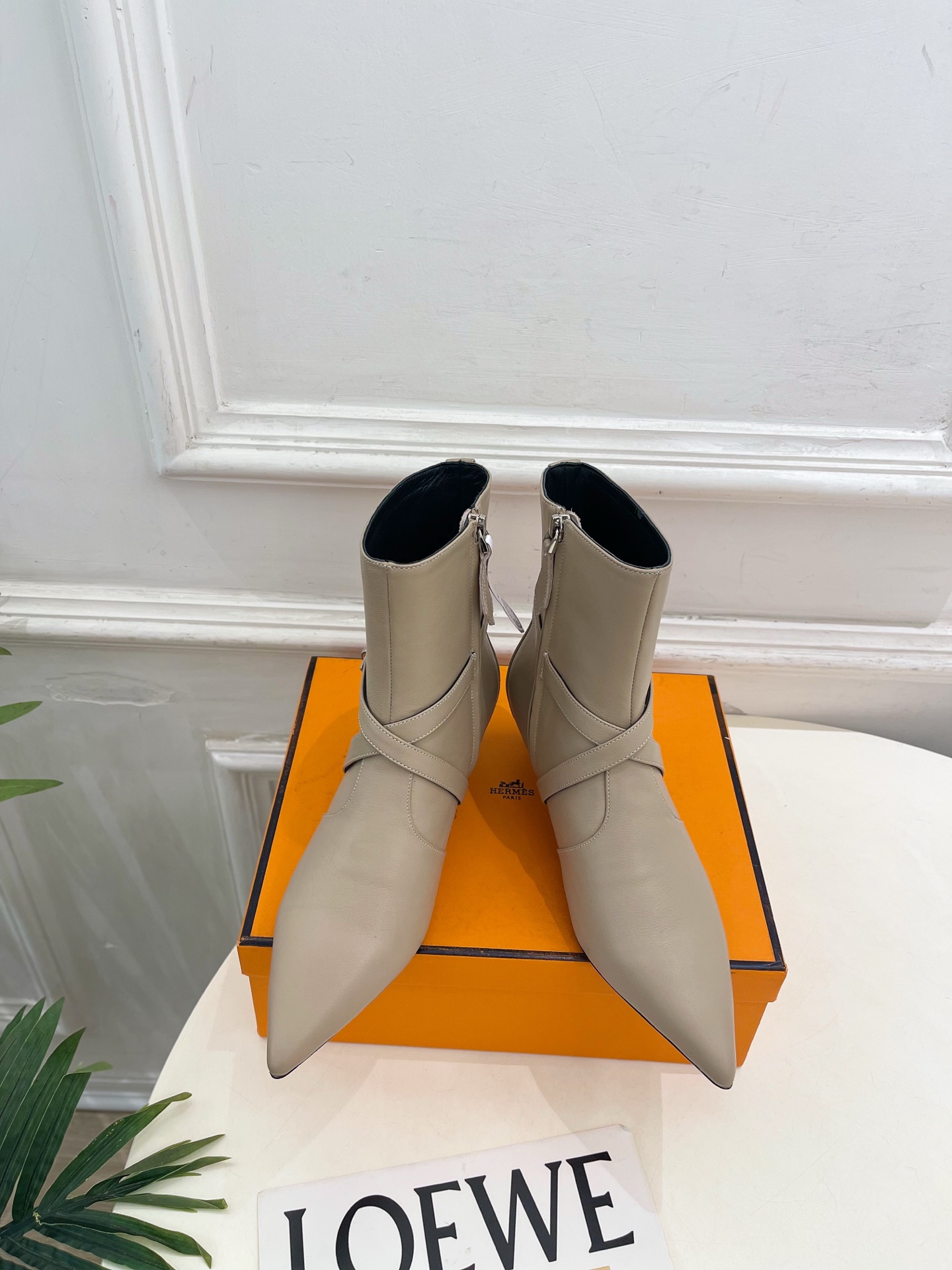 🐎𝐇𝐄𝐑𝐌𝐄* 爱玛仕 26𝐬𝐬 🌈专柜新款 2026秋冬新品 经典Kelly扣尖头侧拉链猫跟及踝靴 系列〰 ◽鞋面: 🐎𝐇𝐄𝐑𝐌𝐄* 爱玛仕 26𝐬𝐬 🌈专柜新款 2026秋冬新品 经典Kelly扣尖头侧拉链猫跟及踝靴 系列〰 ◽鞋面: