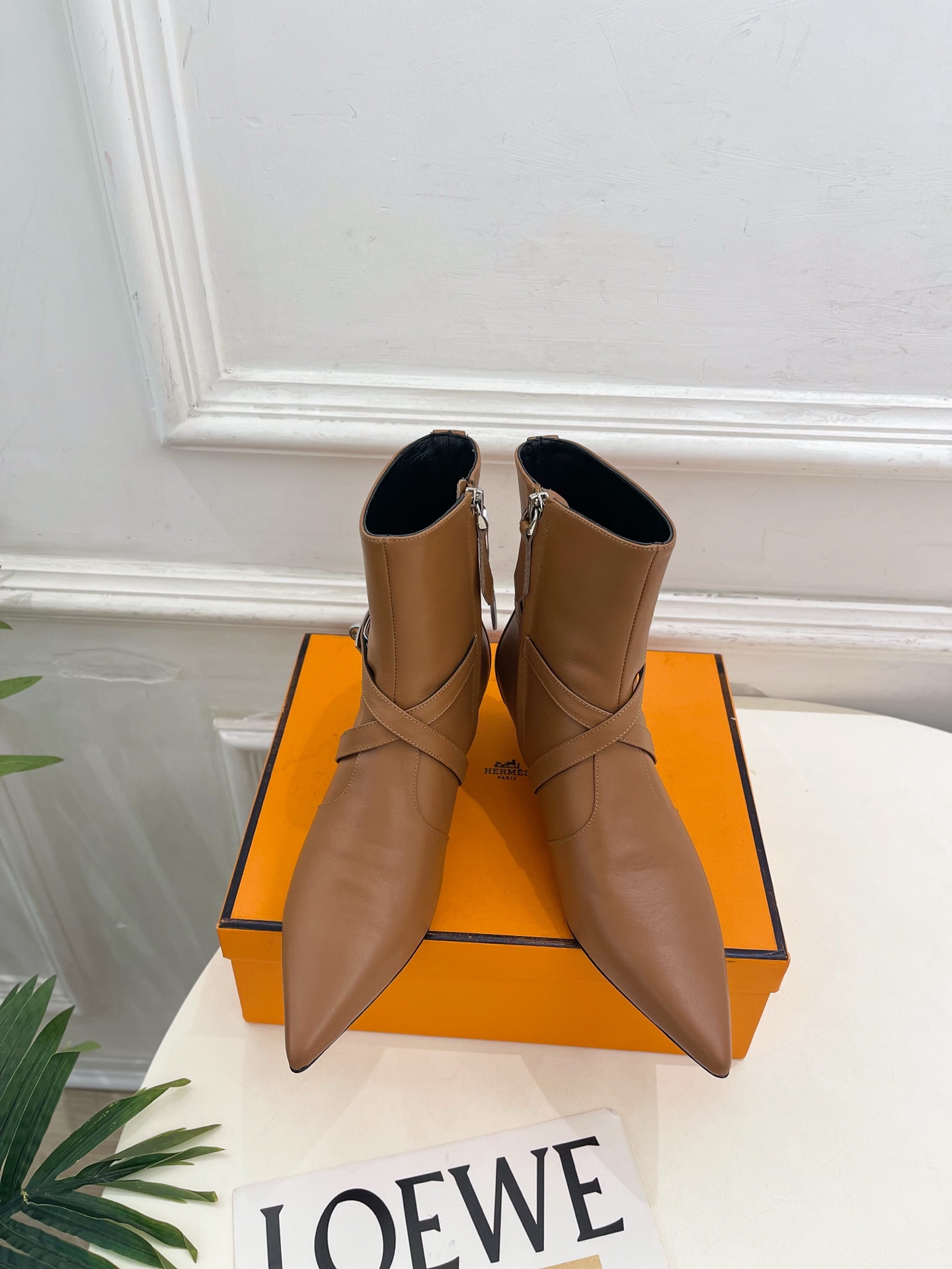 🐎𝐇𝐄𝐑𝐌𝐄* 爱玛仕 26𝐬𝐬 🌈专柜新款 2026秋冬新品 经典Kelly扣尖头侧拉链猫跟及踝靴 系列〰 ◽鞋面: 🐎𝐇𝐄𝐑𝐌𝐄* 爱玛仕 26𝐬𝐬 🌈专柜新款 2026秋冬新品 经典Kelly扣尖头侧拉链猫跟及踝靴 系列〰 ◽鞋面: