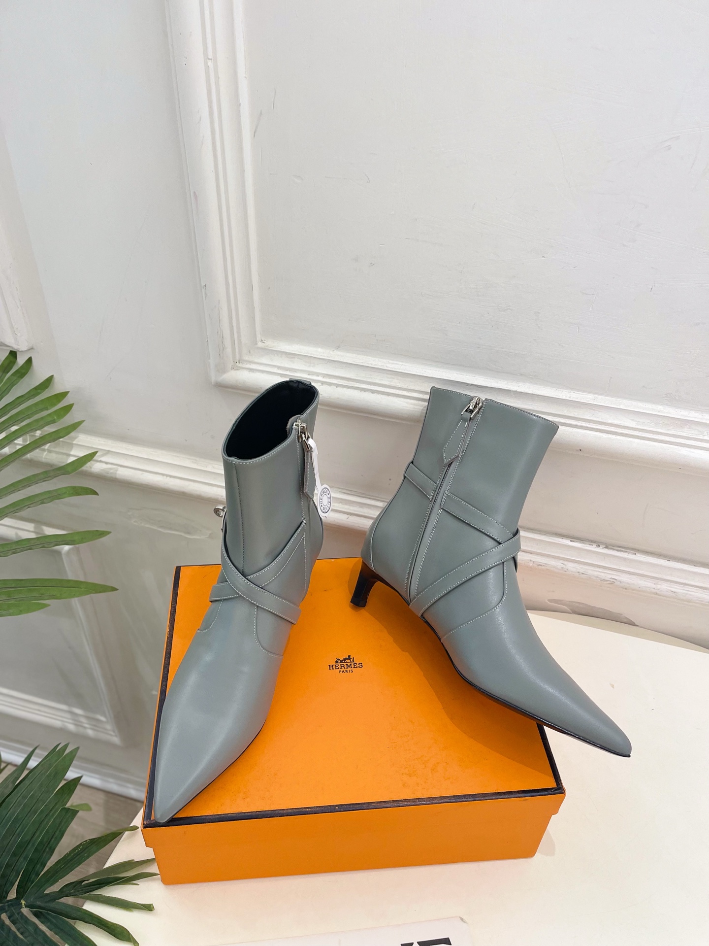 🐎𝐇𝐄𝐑𝐌𝐄* 爱玛仕 26𝐬𝐬 🌈专柜新款 2026秋冬新品 经典Kelly扣尖头侧拉链猫跟及踝靴 系列〰 ◽鞋面: 🐎𝐇𝐄𝐑𝐌𝐄* 爱玛仕 26𝐬𝐬 🌈专柜新款 2026秋冬新品 经典Kelly扣尖头侧拉链猫跟及踝靴 系列〰 ◽鞋面: