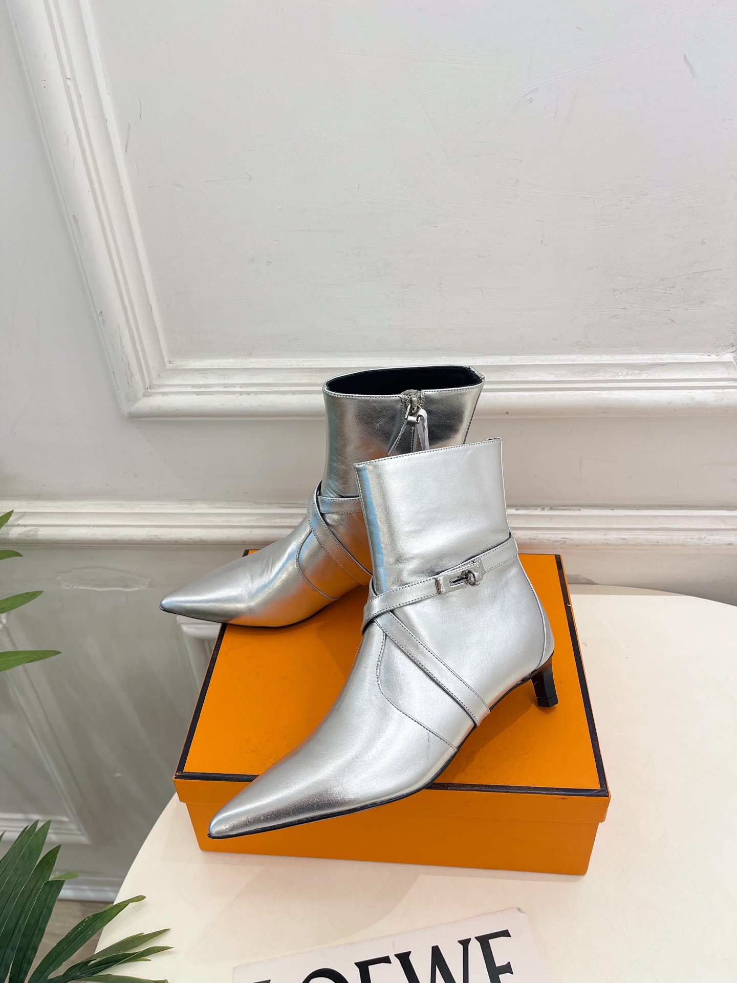 🐎𝐇𝐄𝐑𝐌𝐄* 爱玛仕 26𝐬𝐬 🌈专柜新款 2026秋冬新品 经典Kelly扣尖头侧拉链猫跟及踝靴 系列〰 ◽鞋面: 🐎𝐇𝐄𝐑𝐌𝐄* 爱玛仕 26𝐬𝐬 🌈专柜新款 2026秋冬新品 经典Kelly扣尖头侧拉链猫跟及踝靴 系列〰 ◽鞋面: