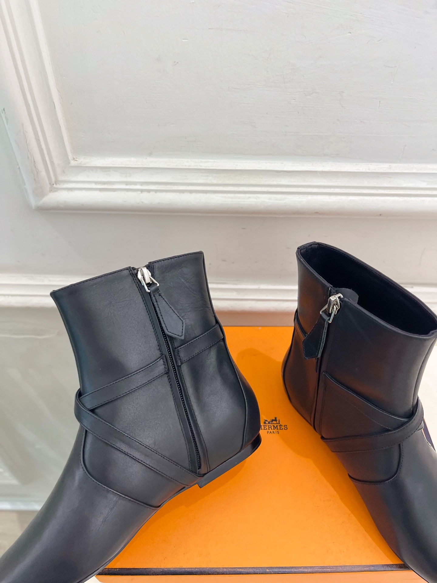 🐎𝐇𝐄𝐑𝐌𝐄* 爱玛仕 26𝐬𝐬 🌈专柜新款 2026秋冬新品 经典Kelly扣尖头侧拉链猫跟及踝靴 系列〰 ◽鞋面: 🐎𝐇𝐄𝐑𝐌𝐄* 爱玛仕 26𝐬𝐬 🌈专柜新款 2026秋冬新品 经典Kelly扣尖头侧拉链猫跟及踝靴 系列〰 ◽鞋面: