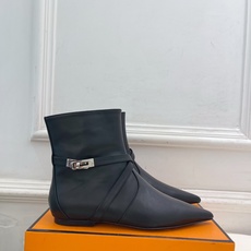 🐎𝐇𝐄𝐑𝐌𝐄* 爱玛仕 26𝐬𝐬 🌈专柜新款 2026秋冬新品 经典Kelly扣尖头侧拉链猫跟及踝靴 系列〰 ◽鞋面: 🐎𝐇𝐄𝐑𝐌𝐄* 爱玛仕 26𝐬𝐬 🌈专柜新款 2026秋冬新品 经典Kelly扣尖头侧拉链猫跟及踝靴 系列〰 ◽鞋面: