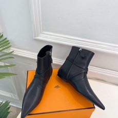 🐎𝐇𝐄𝐑𝐌𝐄* 爱玛仕 26𝐬𝐬 🌈专柜新款 2026秋冬新品 经典Kelly扣尖头侧拉链猫跟及踝靴 系列〰 ◽鞋面: 🐎𝐇𝐄𝐑𝐌𝐄* 爱玛仕 26𝐬𝐬 🌈专柜新款 2026秋冬新品 经典Kelly扣尖头侧拉链猫跟及踝靴 系列〰 ◽鞋面: