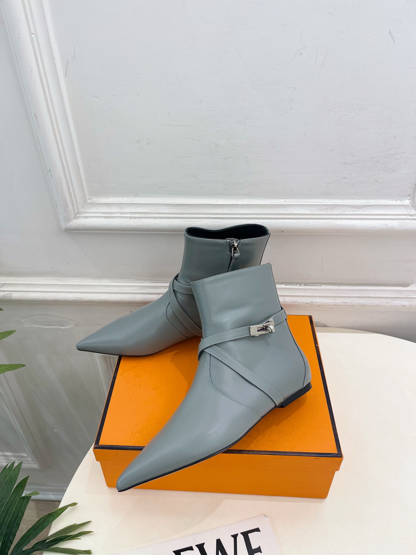🐎𝐇𝐄𝐑𝐌𝐄* 爱玛仕 26𝐬𝐬  🌈专柜新款 2026秋冬新品 经典Kelly扣尖头侧拉链猫跟及踝靴 系列〰 ◽鞋面：