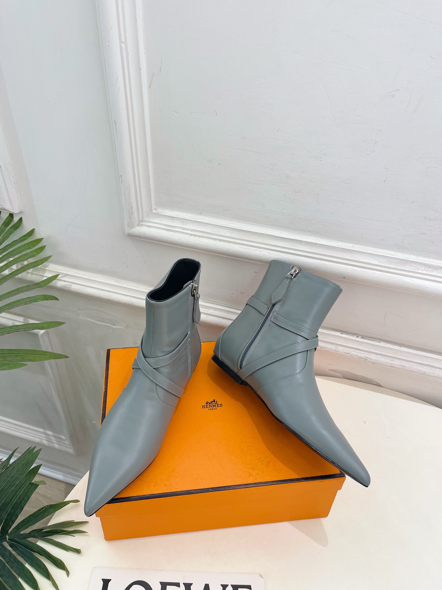 🐎𝐇𝐄𝐑𝐌𝐄* 爱玛仕 26𝐬𝐬  🌈专柜新款 2026秋冬新品 经典Kelly扣尖头侧拉链猫跟及踝靴 系列〰 ◽鞋面：