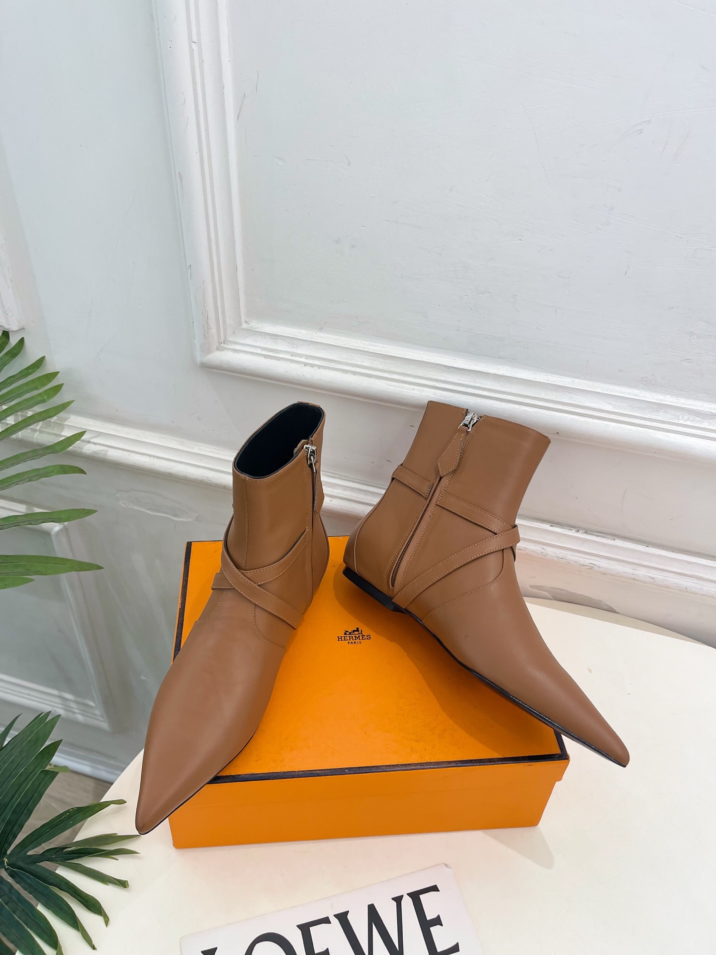 🐎𝐇𝐄𝐑𝐌𝐄* 爱玛仕 26𝐬𝐬  🌈专柜新款 2026秋冬新品 经典Kelly扣尖头侧拉链猫跟及踝靴 系列〰 ◽鞋面：