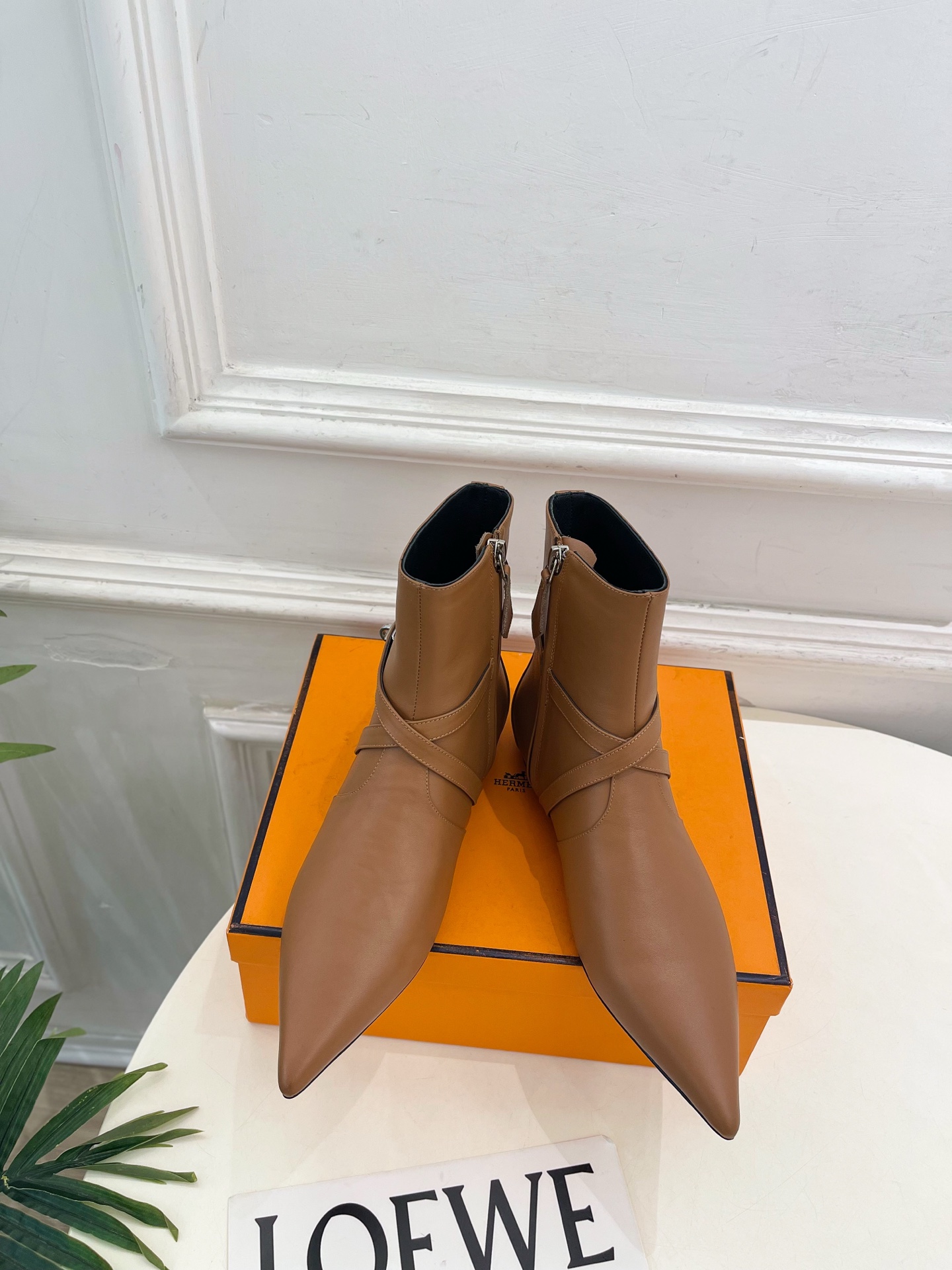🐎𝐇𝐄𝐑𝐌𝐄* 爱玛仕 26𝐬𝐬 🌈专柜新款 2026秋冬新品 经典Kelly扣尖头侧拉链猫跟及踝靴 系列〰 ◽鞋面: 🐎𝐇𝐄𝐑𝐌𝐄* 爱玛仕 26𝐬𝐬 🌈专柜新款 2026秋冬新品 经典Kelly扣尖头侧拉链猫跟及踝靴 系列〰 ◽鞋面: