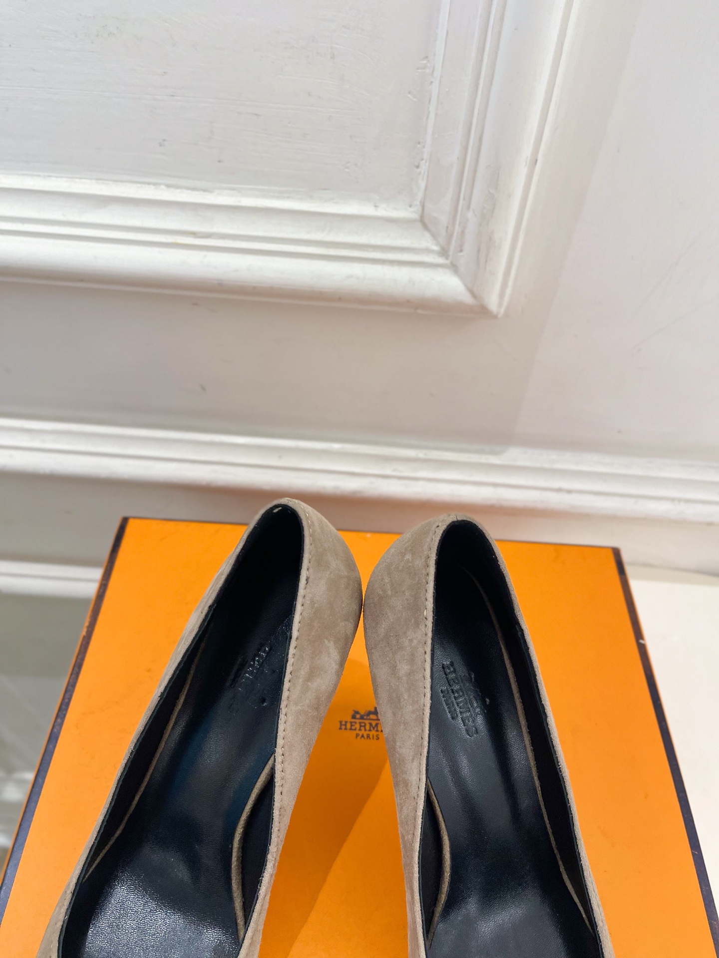 🐎𝐇𝐄𝐑𝐌𝐄* 爱玛仕 26𝐬𝐬  🌈2026秋冬新品 专柜新款 Mirage金属链条跟尖头高跟鞋 系列〰 ◽鞋面：原版