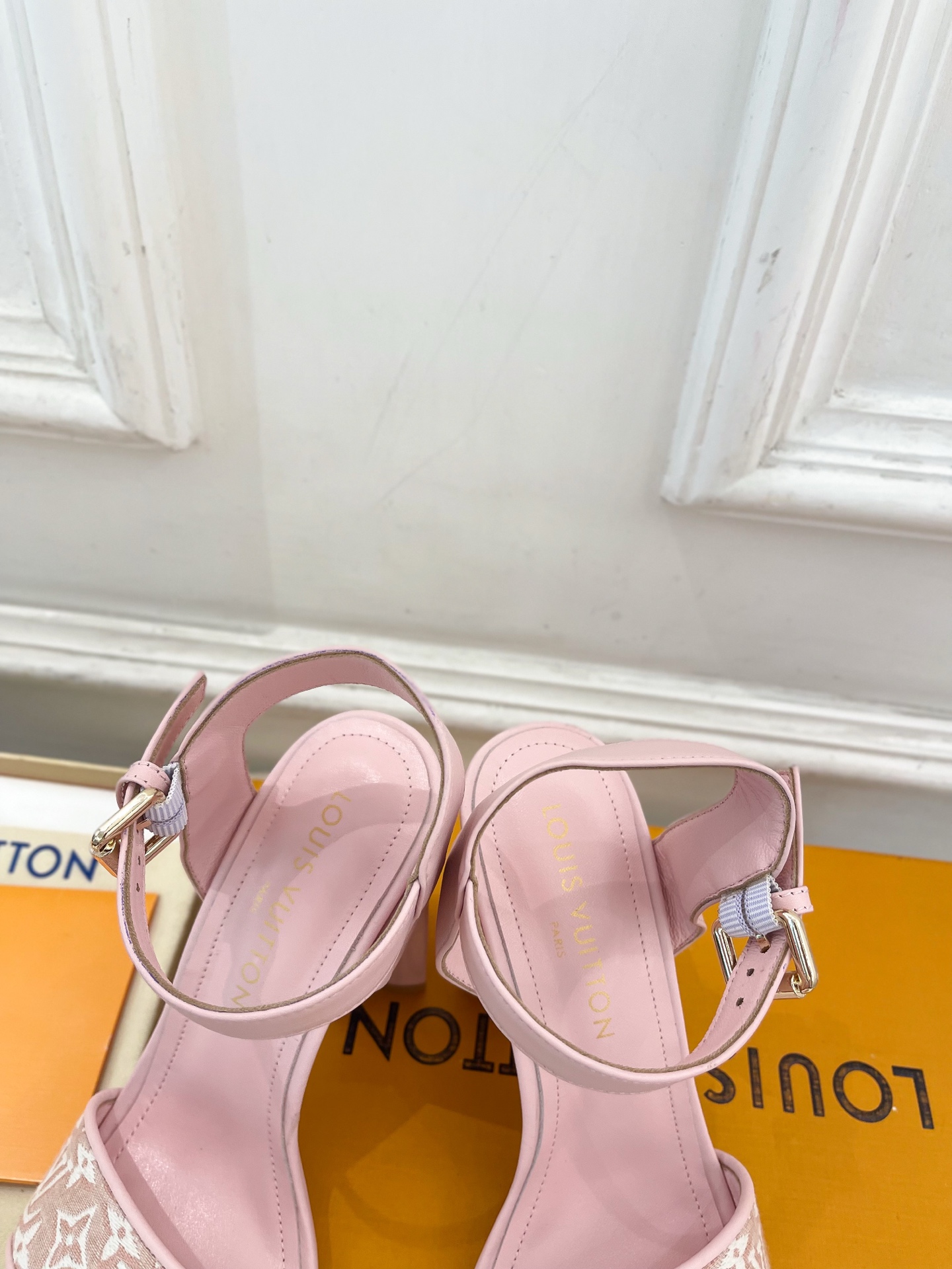LV | 路易威登 26𝐬𝐬 🧡💚2026新品 顶级版本⚠️原版一致 专柜主打最新款 LV经典♣️梅花跟一字带 LV | 路易威登 26𝐬𝐬 🧡💚2026新品 顶级版本⚠️原版一致 专柜主打最新款 LV经典♣️梅花跟一字带