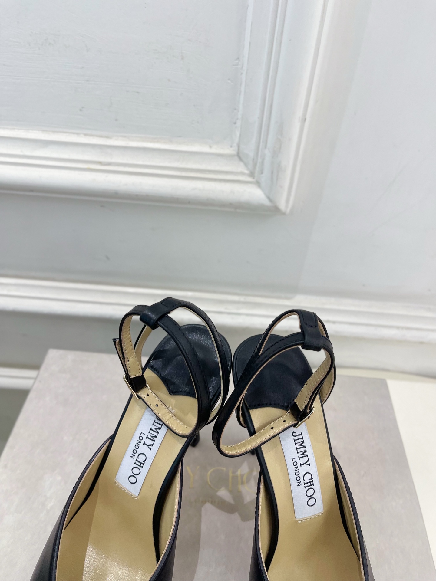 JimmyChoo 吉米周 26𝐬𝐬 ———      ✨ 2026新品 专柜最新JC金属头尖头高跟凉鞋  BS名媛气质