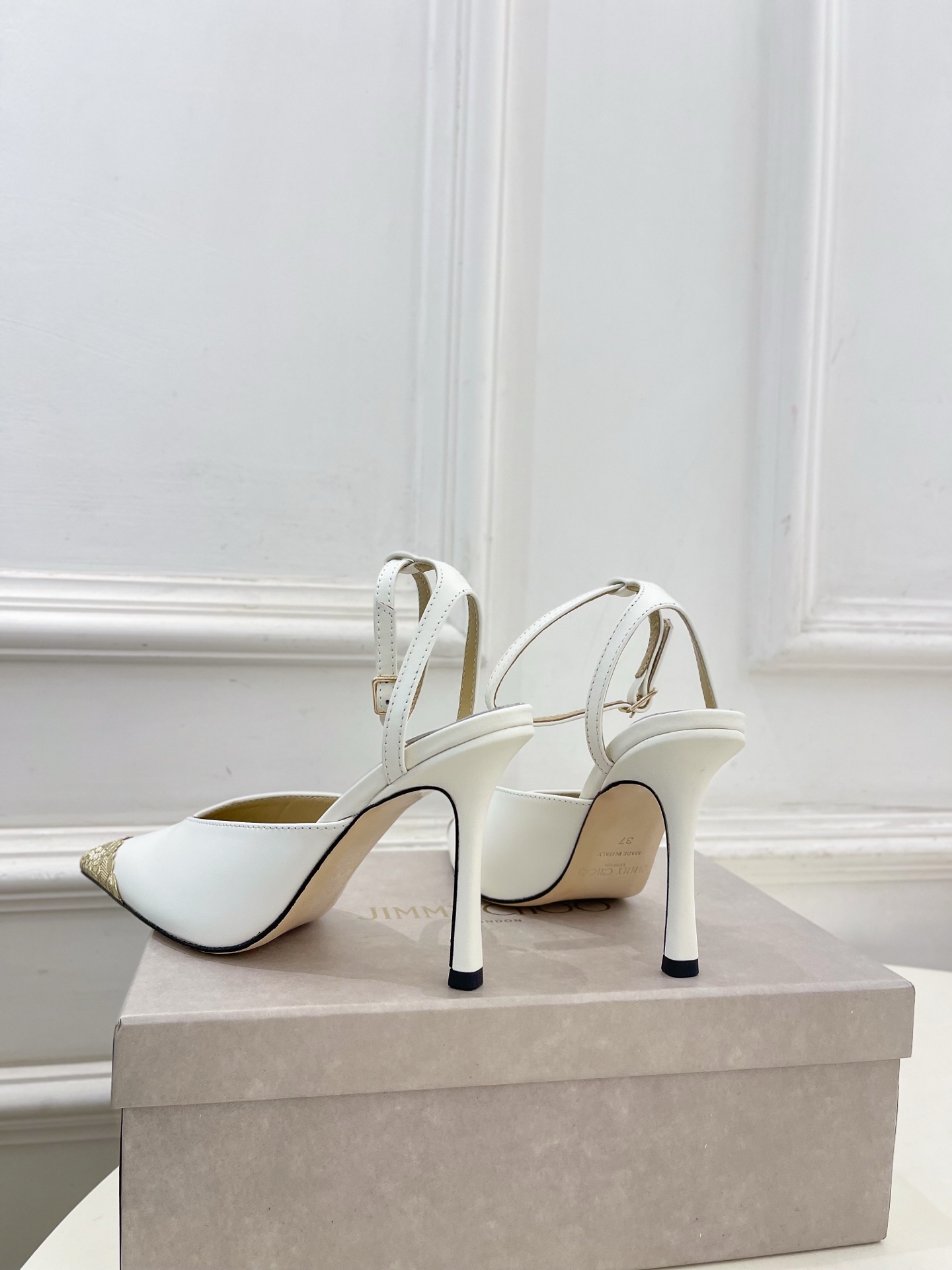 JimmyChoo 吉米周 26𝐬𝐬 ———      ✨ 2026新品 专柜最新JC金属头尖头高跟凉鞋  BS名媛气质