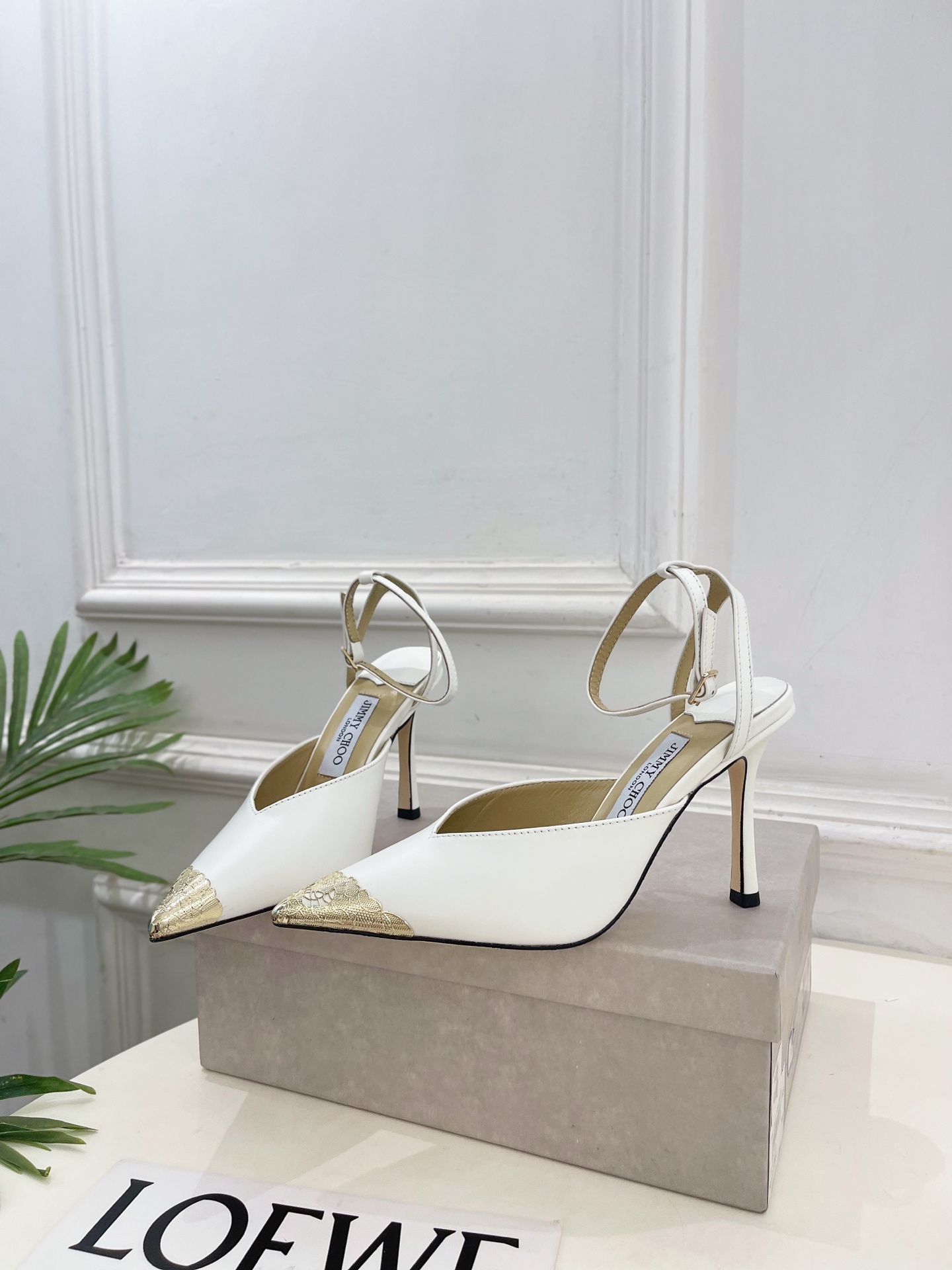 JimmyChoo 吉米周 26𝐬𝐬 ———      ✨ 2026新品 专柜最新JC金属头尖头高跟凉鞋  BS名媛气质