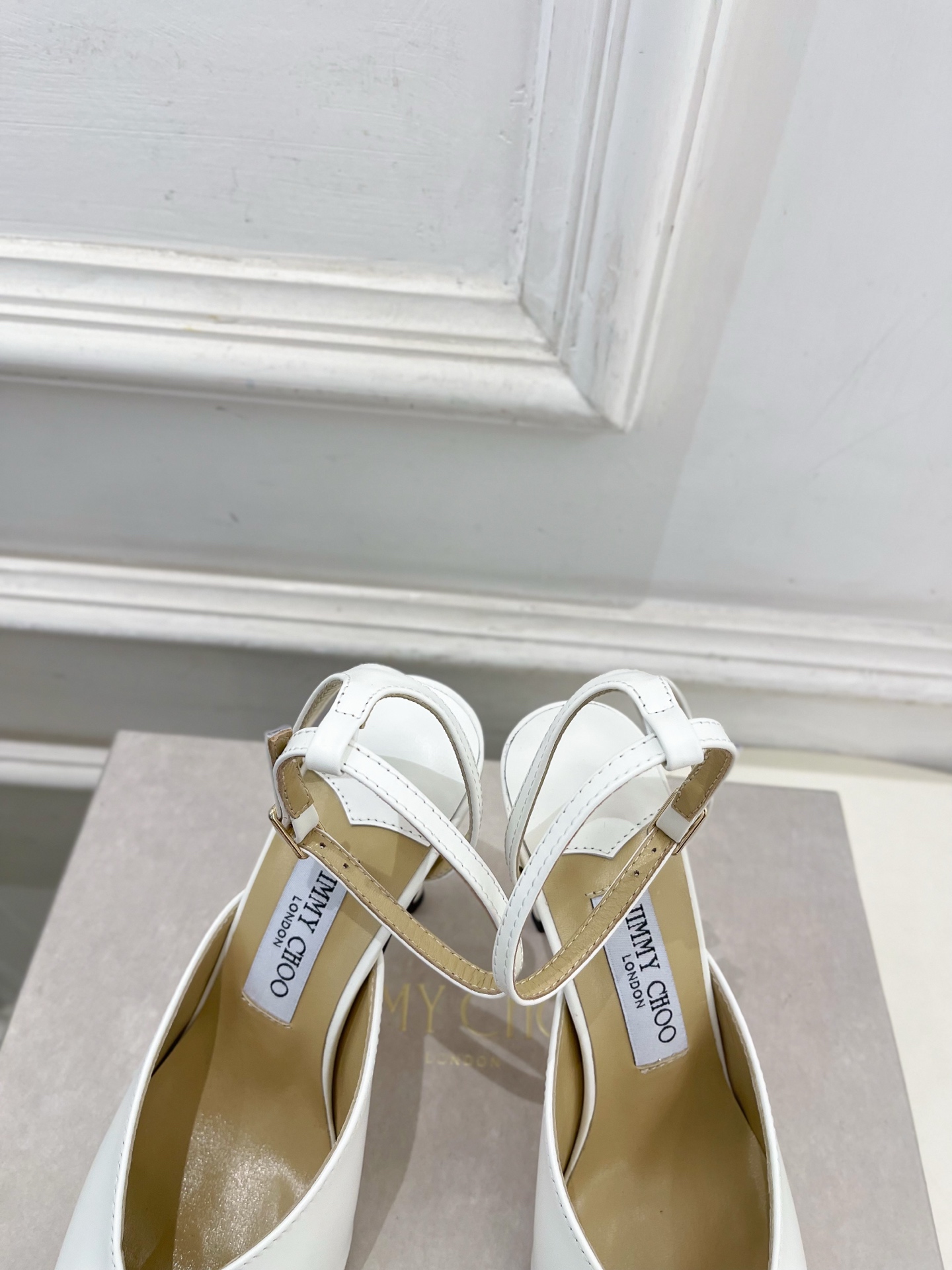JimmyChoo 吉米周 26𝐬𝐬 ———      ✨ 2026新品 专柜最新JC金属头尖头高跟凉鞋  BS名媛气质
