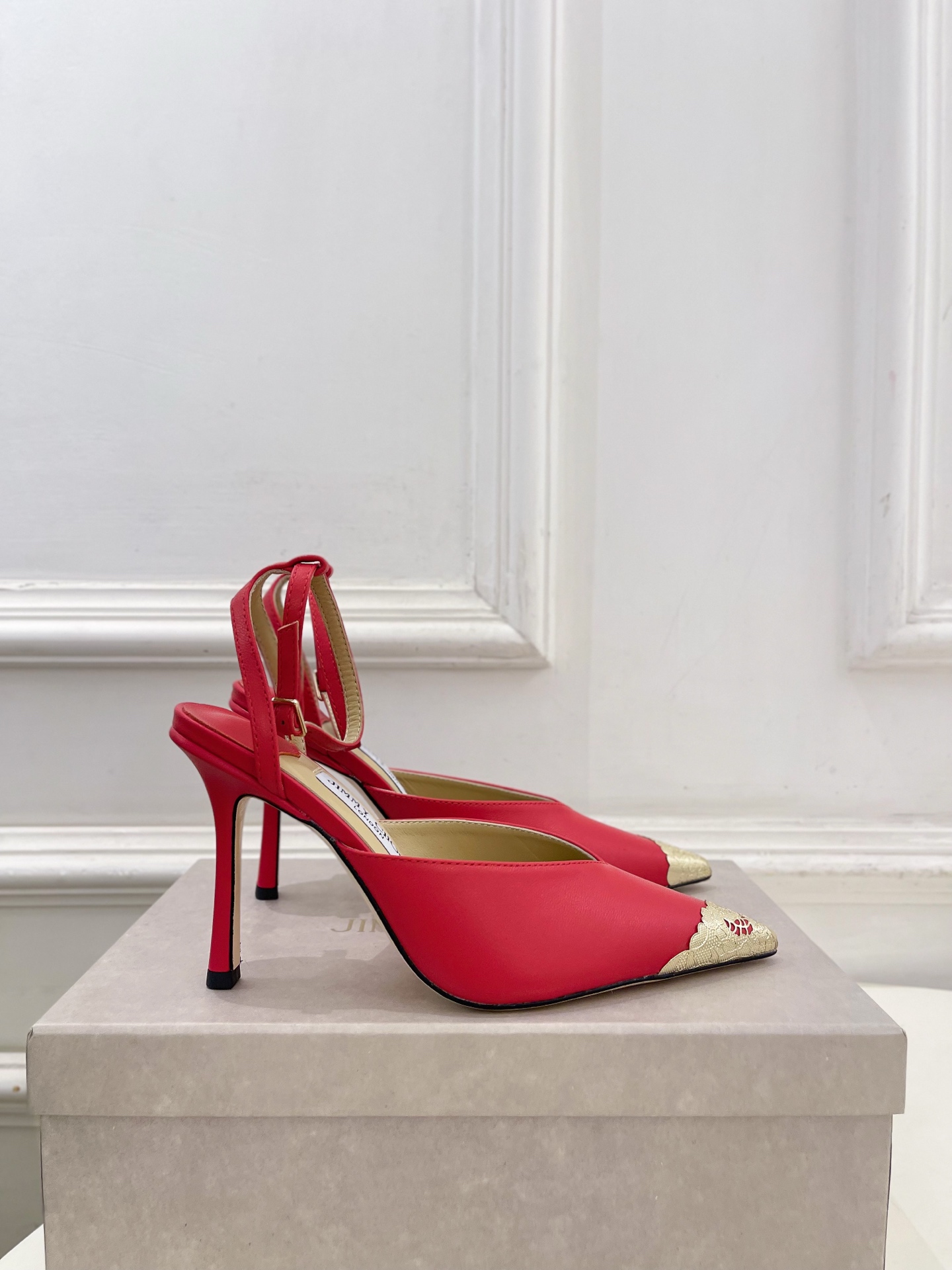 JimmyChoo 吉米周 26𝐬𝐬 ———      ✨ 2026新品 专柜最新JC金属头尖头高跟凉鞋  BS名媛气质