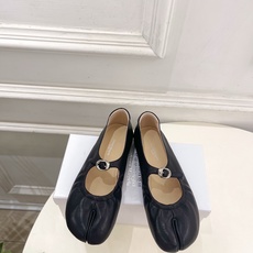 Maison Margiela· 马吉拉26𝐬𝐬 2026秋冬新品 MM6分趾玛丽珍芭蕾平底鞋———————— MM6 Maison Margiela· 马吉拉26𝐬𝐬 2026秋冬新品 MM6分趾玛丽珍芭蕾平底鞋———————— MM6