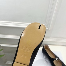 Maison Margiela· 马吉拉26𝐬𝐬 2026秋冬新品 MM6分趾玛丽珍芭蕾平底鞋———————— MM6 Maison Margiela· 马吉拉26𝐬𝐬 2026秋冬新品 MM6分趾玛丽珍芭蕾平底鞋———————— MM6