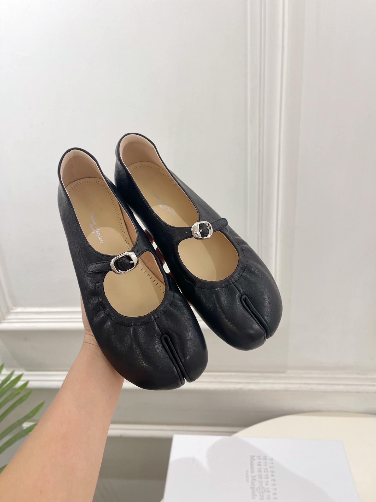 Maison Margiela· 马吉拉26𝐬𝐬 2026秋冬新品 MM6分趾玛丽珍芭蕾平底鞋———————— MM6 Maison Margiela· 马吉拉26𝐬𝐬 2026秋冬新品 MM6分趾玛丽珍芭蕾平底鞋———————— MM6