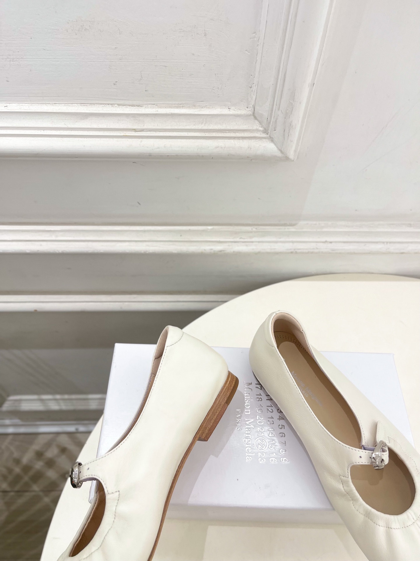 Maison Margiela· 马吉拉26𝐬𝐬  2026秋冬新品 MM6分趾玛丽珍芭蕾平底鞋———————— MM6
