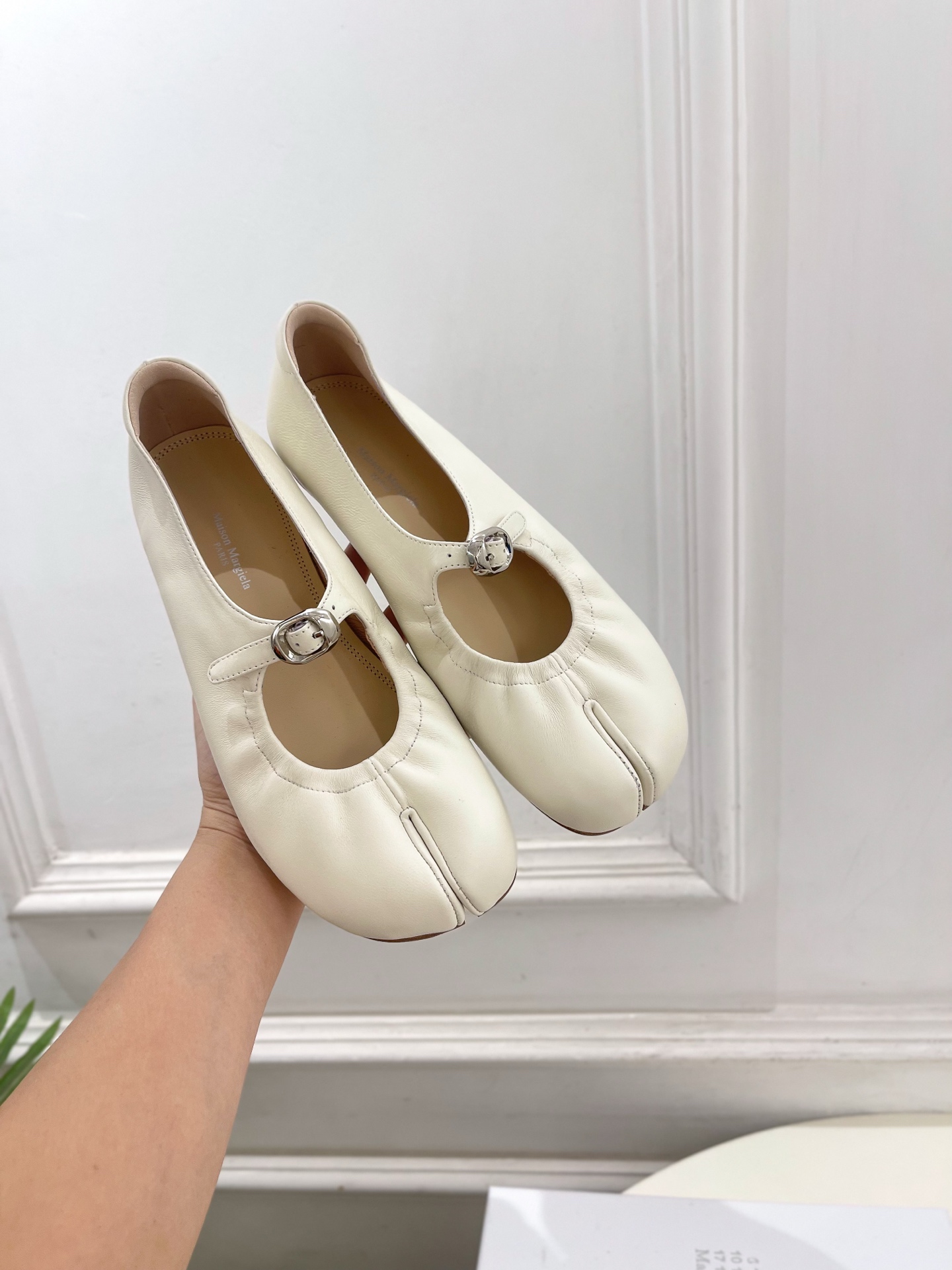 Maison Margiela· 马吉拉26𝐬𝐬  2026秋冬新品 MM6分趾玛丽珍芭蕾平底鞋———————— MM6